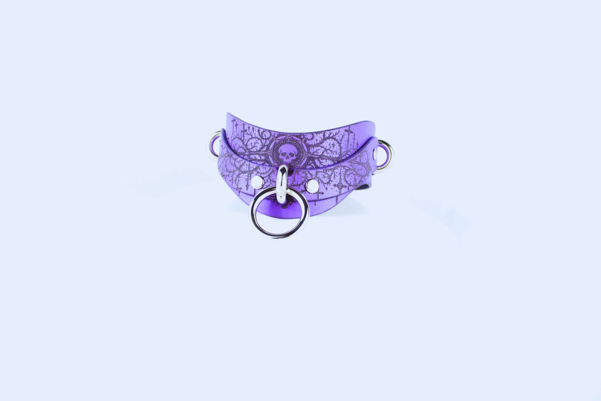 Gothic Skull BDSM Collar – purple leather choker featuring skull print and O-ring for BDSM enthusiasts.