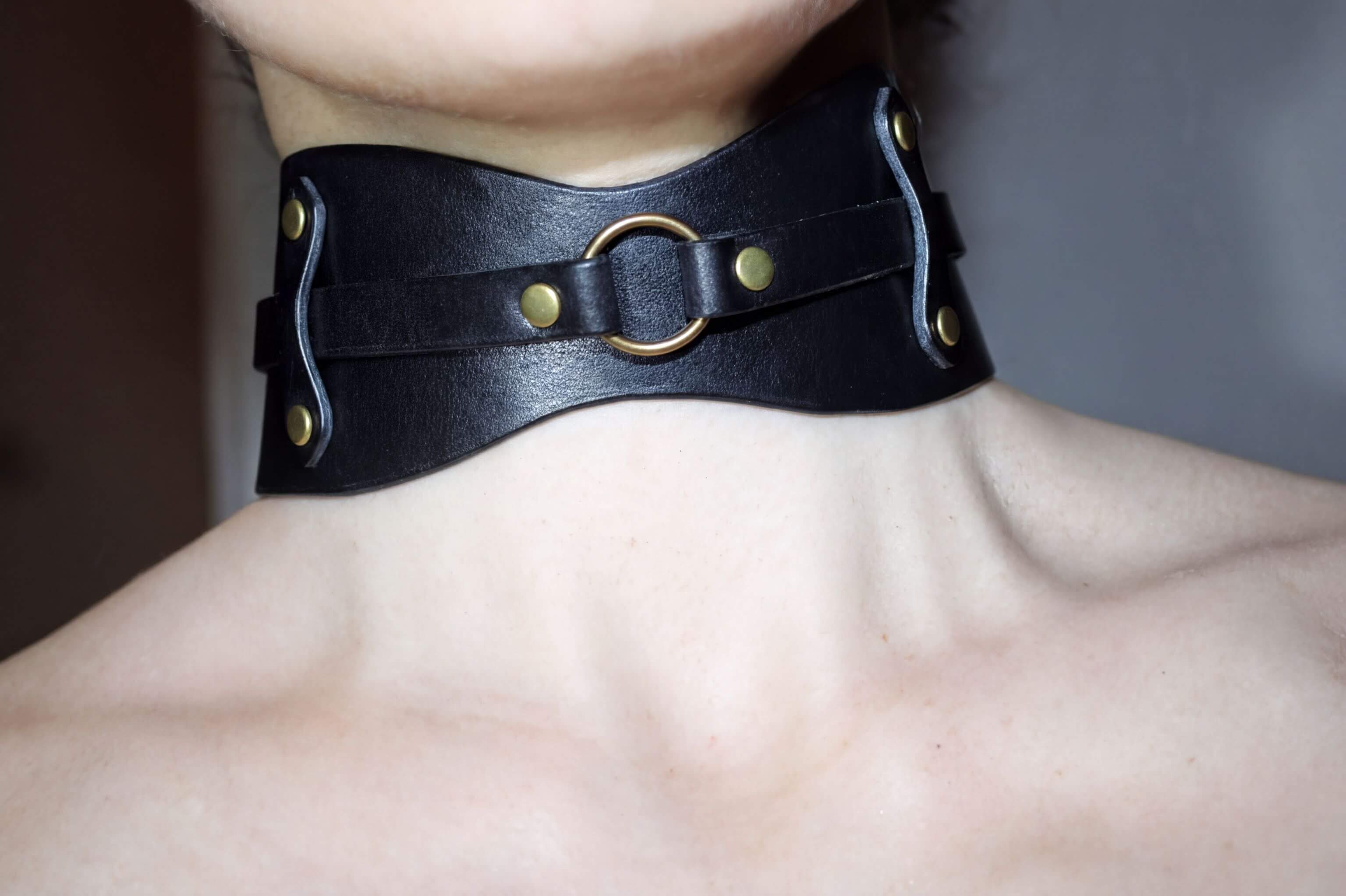 Edgy leather choker collar with O-ring, perfect for BDSM fashion and submissive jewelry, ideal for daring style.