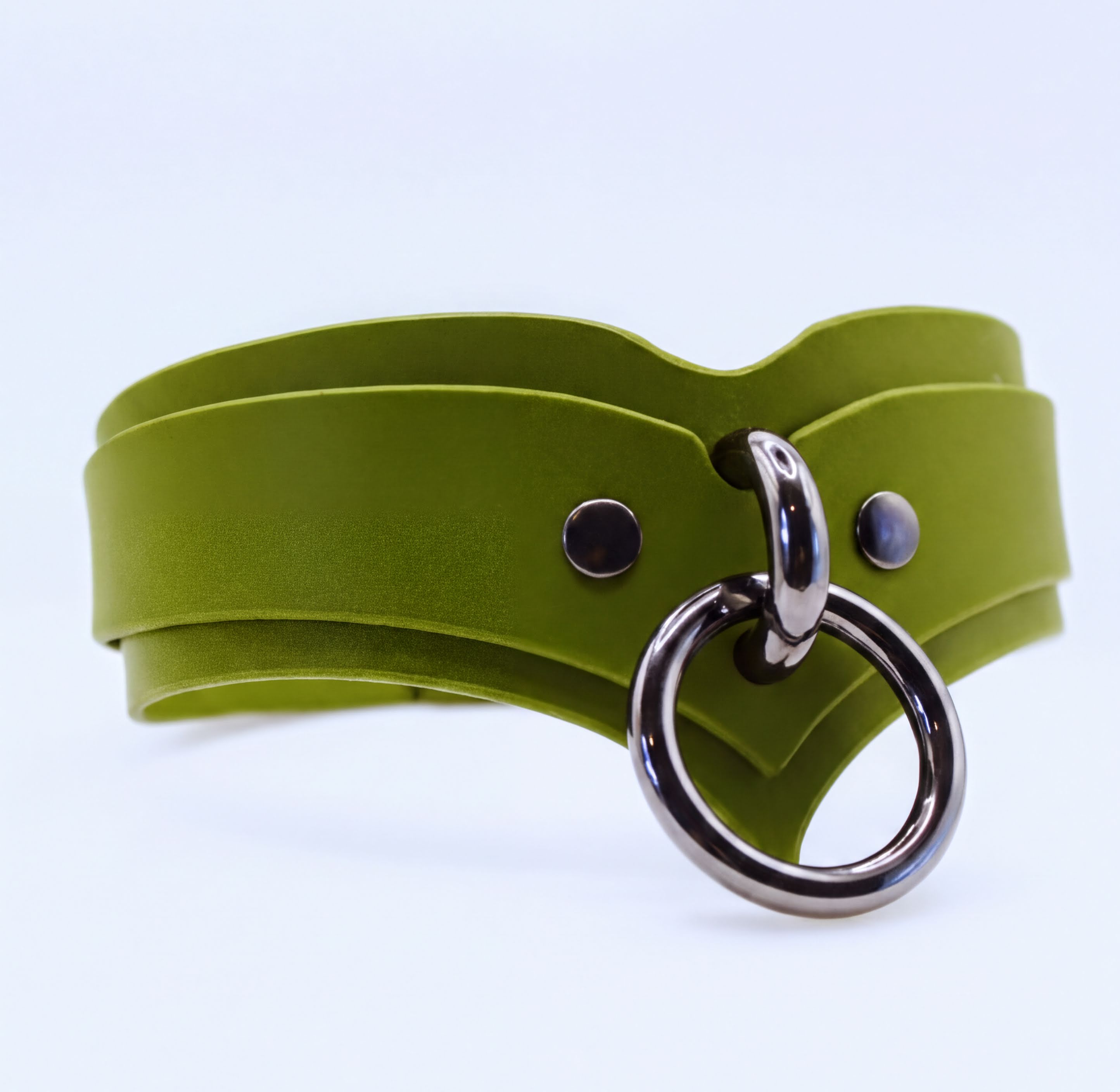 A green leather choker necklace with a silver metal ring and two circular buttons.