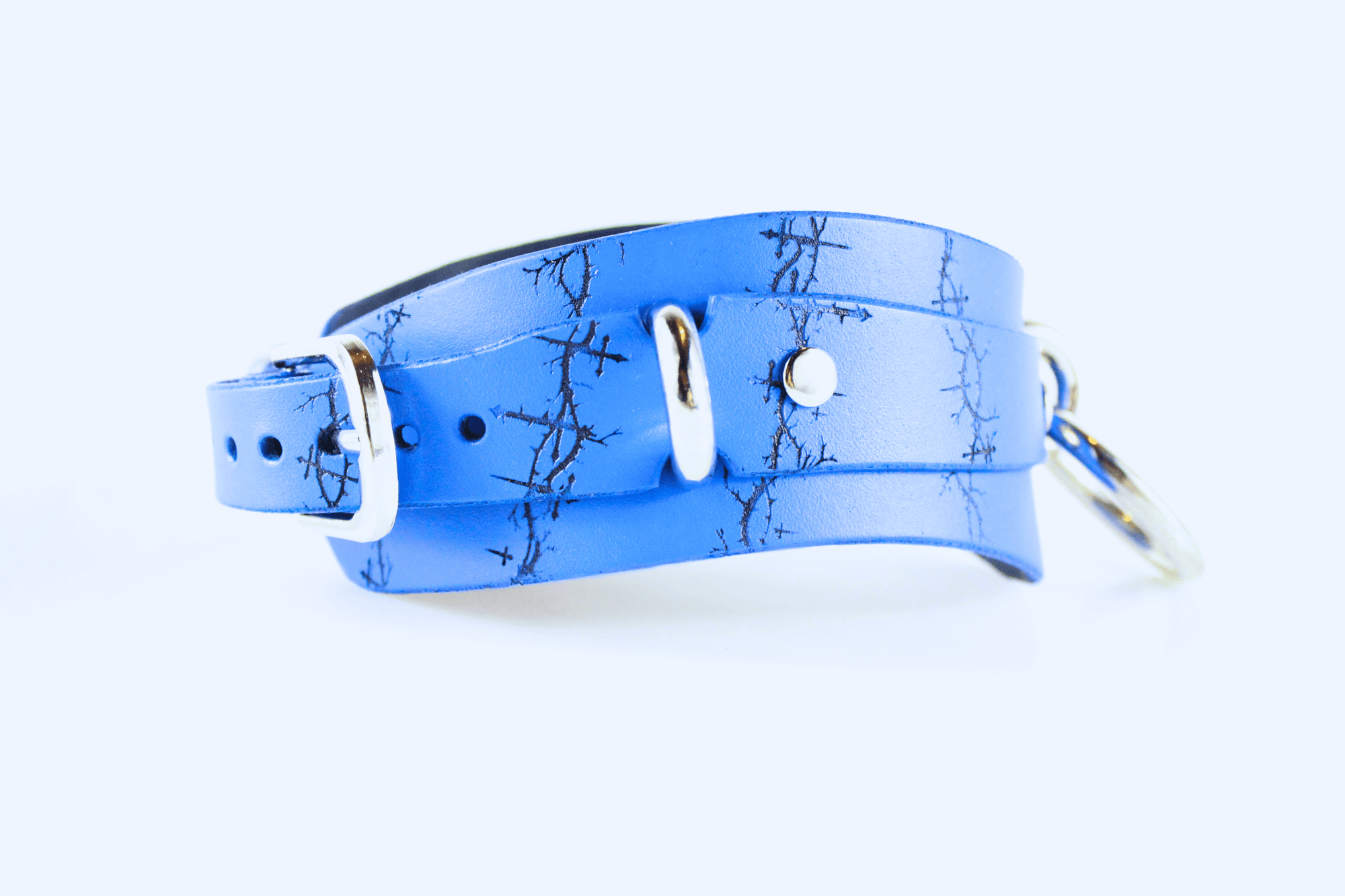 Barbed BDSM Collar in blue leather with polished rings and sleek black barbed motif.