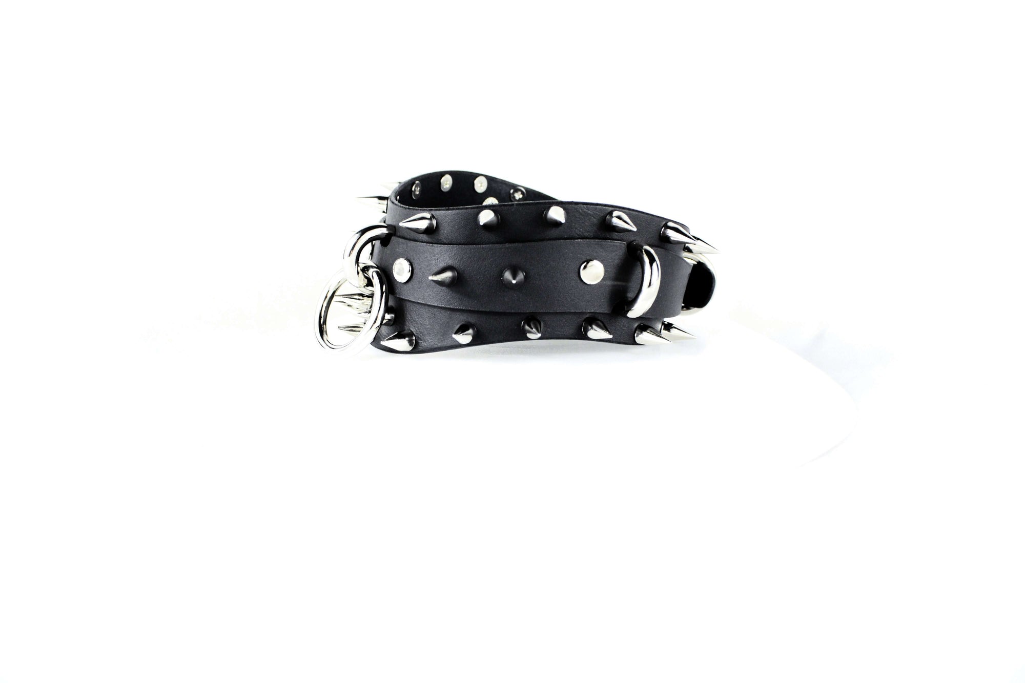 Spiked BDSM Collar in black leather with polished silver spikes for gothic style and BDSM fashion.