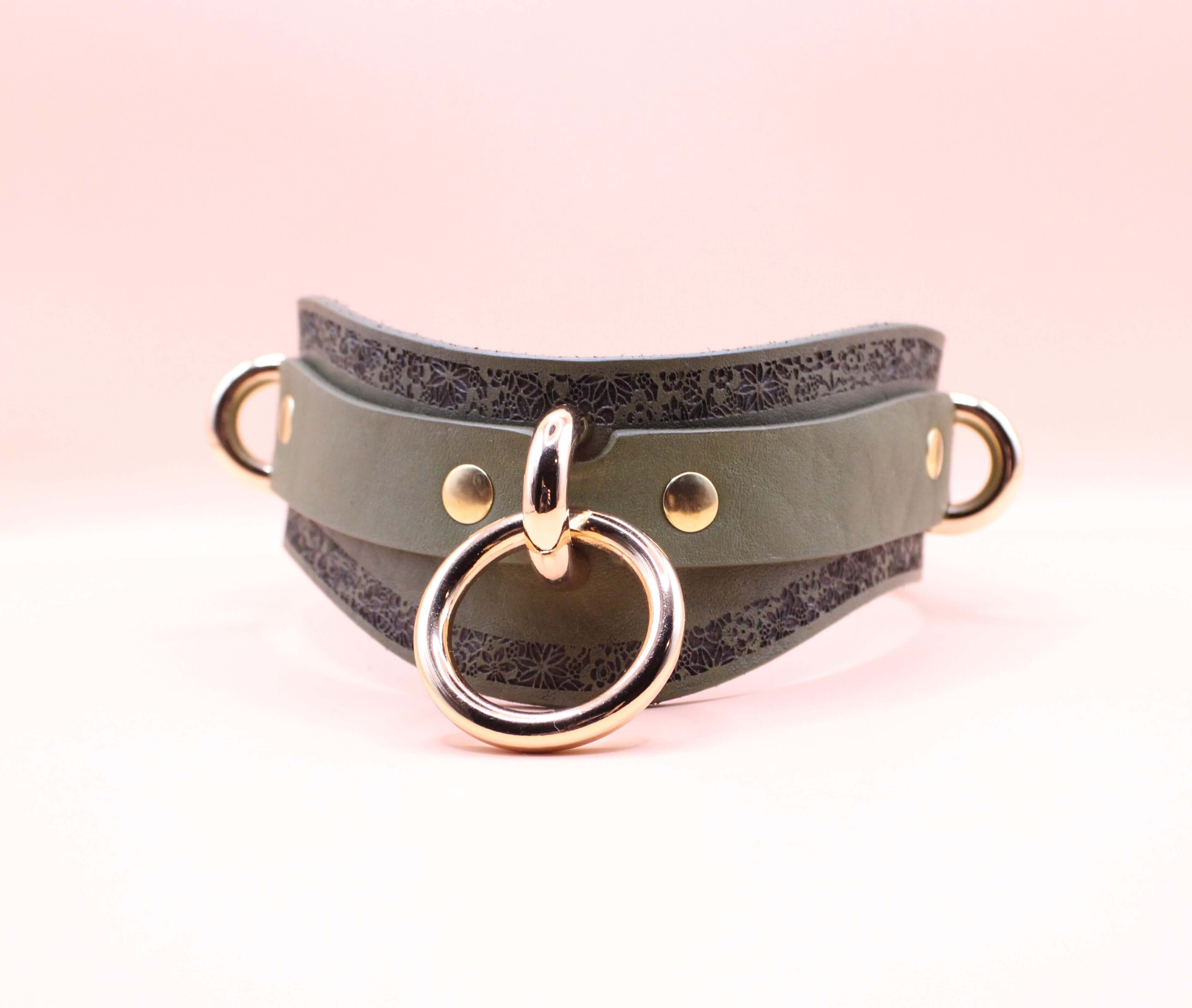 Avocado green leather choker with gold accents and decorative black pattern, ideal for fashion and intimate wear.