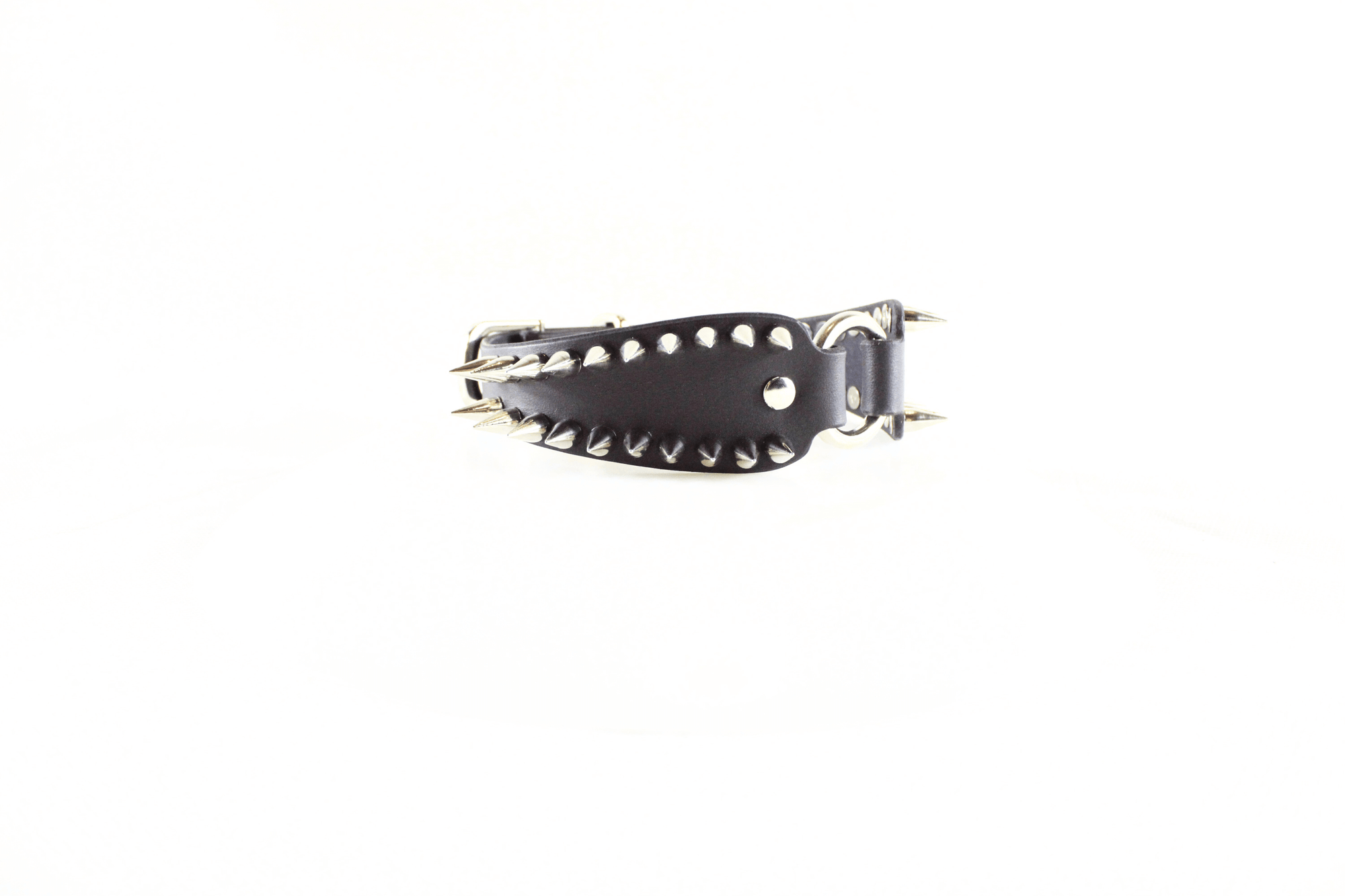 Spiked Submissive Collar – Gothic BDSM choker with metal spikes and polished D-rings.
