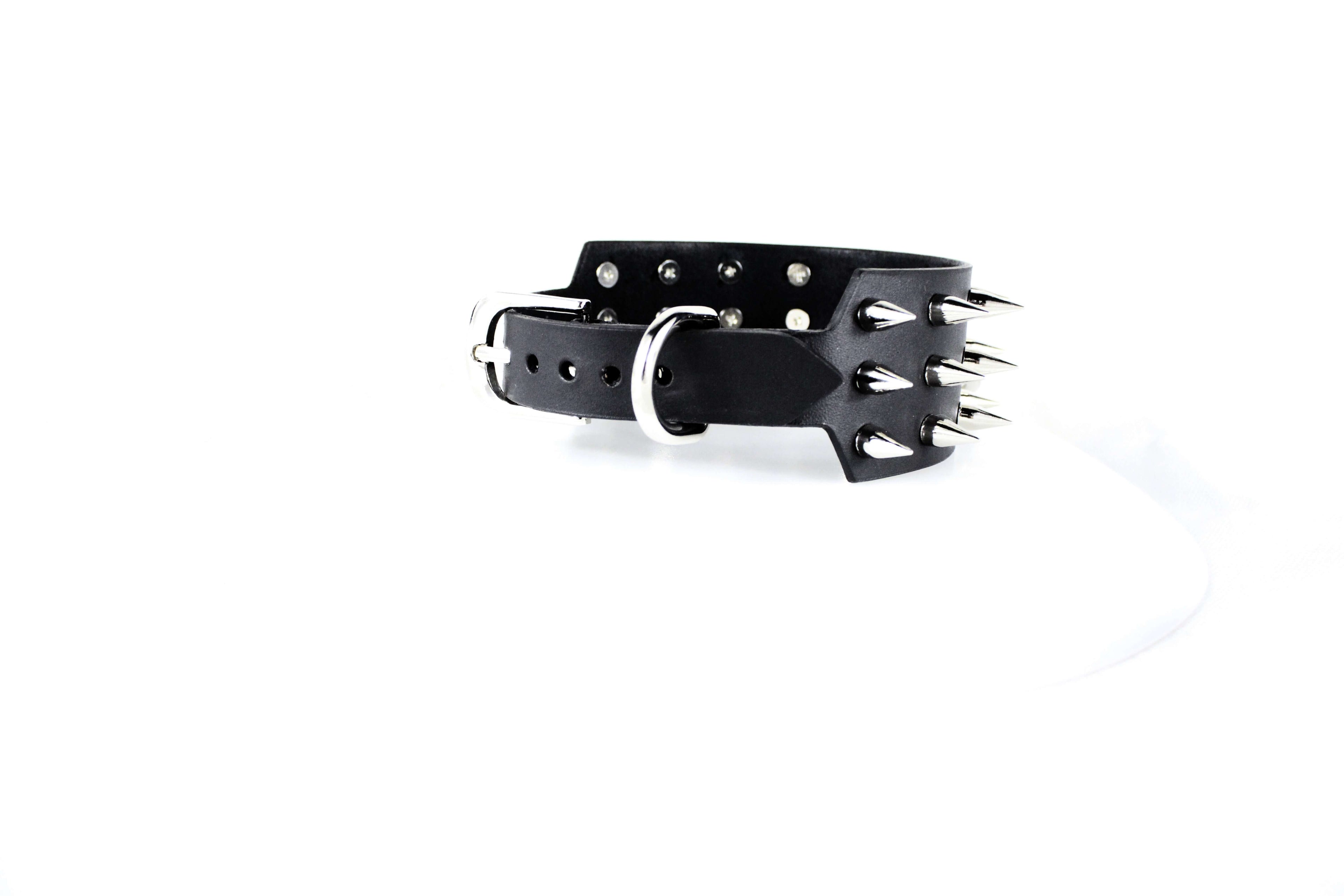 Black Spiked BDSM Collar – Leather Submissive Collar with O-Ring decorated with polished metal spikes