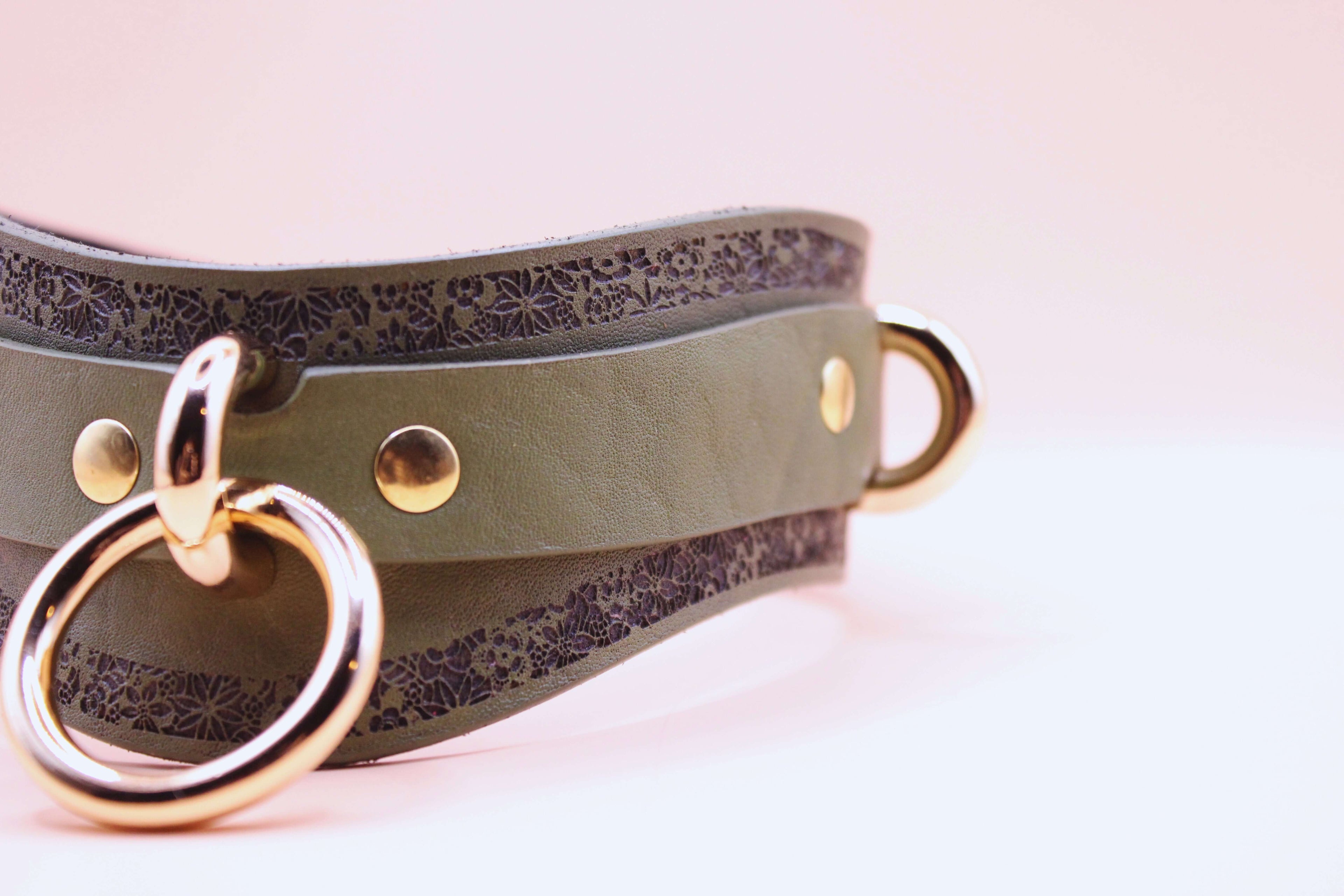 Avocado green leather choker with gold rings and floral design, perfect for a discreet day collar style.