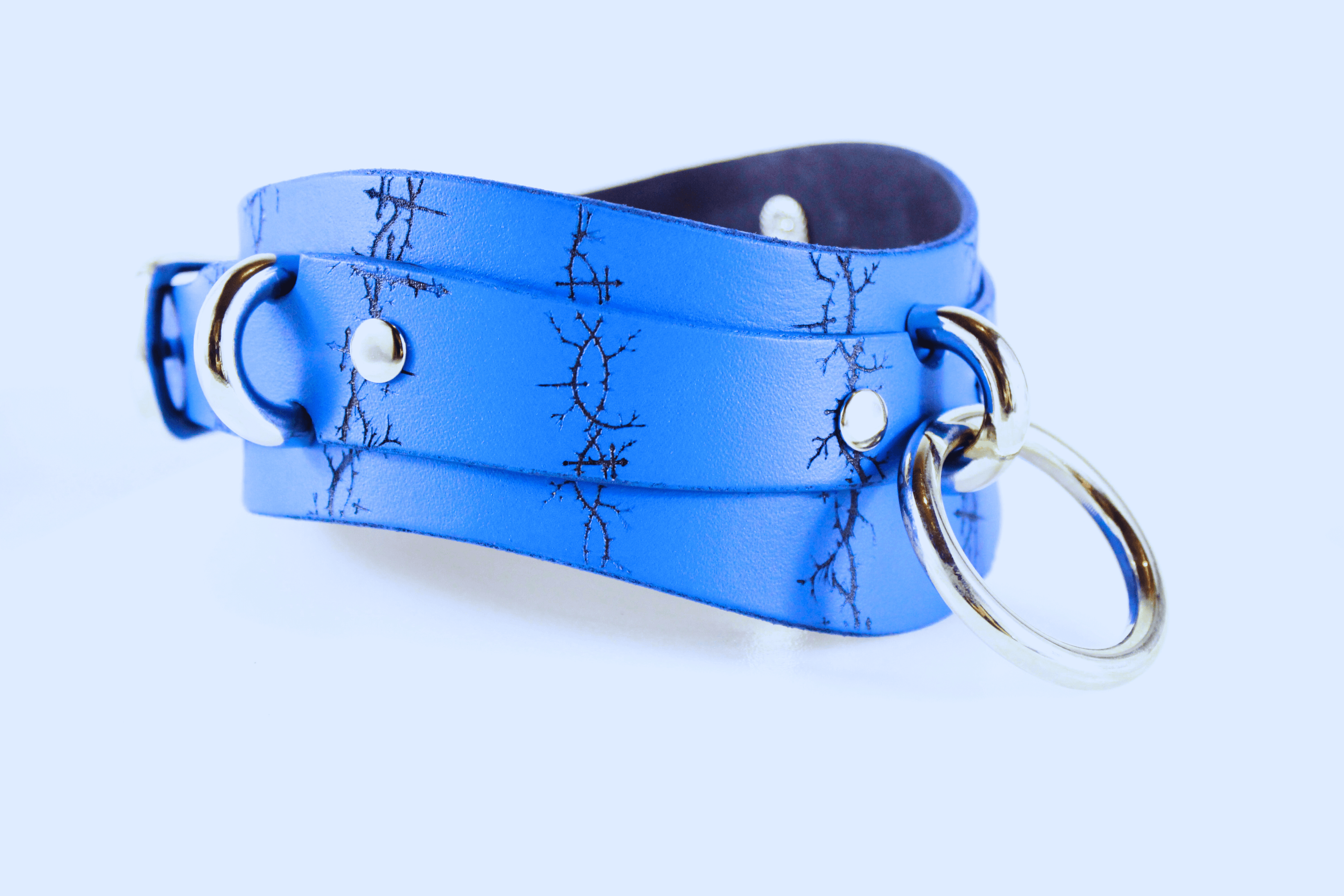 Barbed BDSM Collar in blue leather with polished rings and barbed motif design.