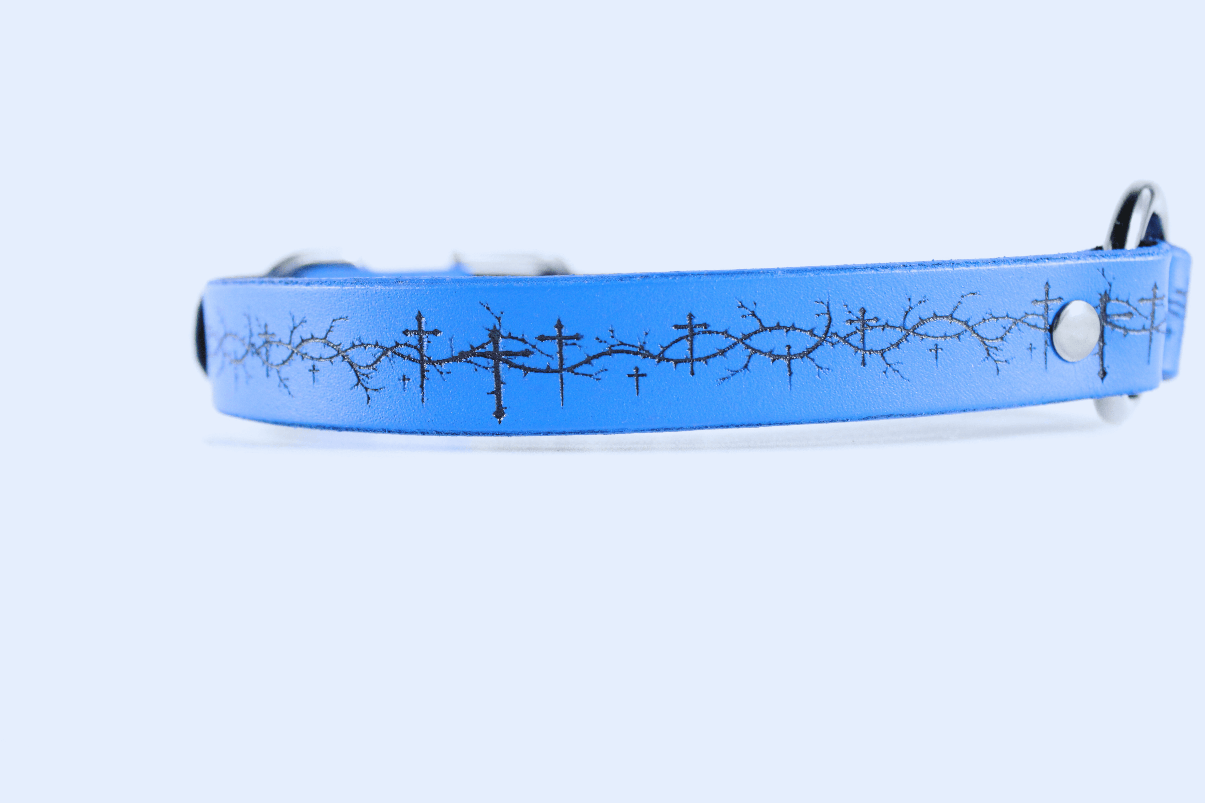 Barbed BDSM Collar – Blue Leather Choker featuring barbed wire and cross motifs for a punk gothic look.