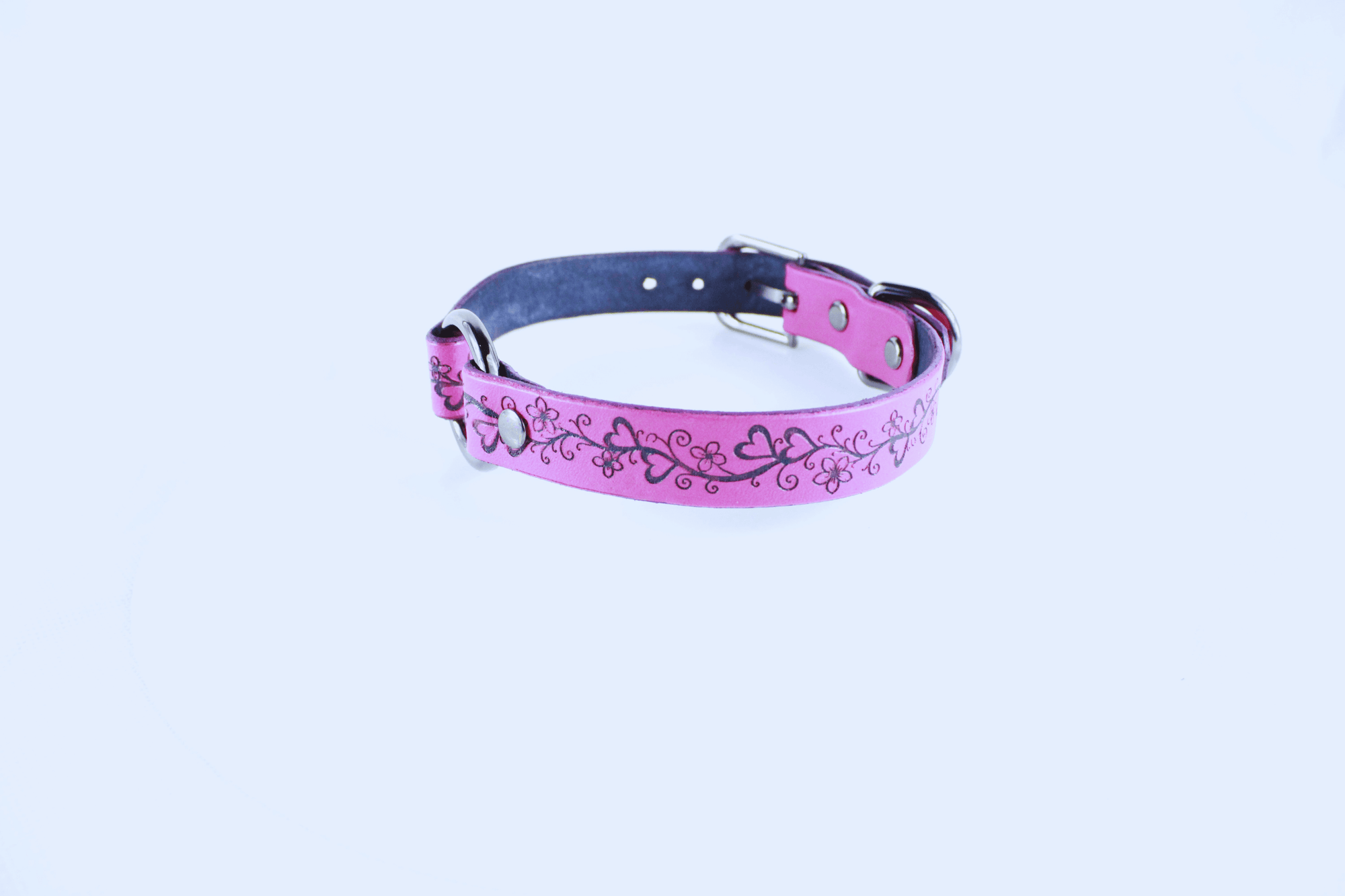 Heart Collar BDSM Pink Floral Vine - Romantic Leather Choker with delicate vine and heart patterns.