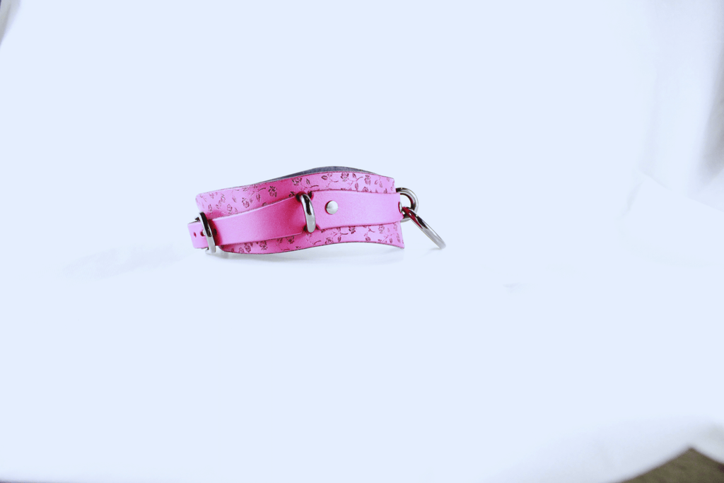 Rose Leather Submissive Collar in soft pink leather, designed for discreet day wear and elegance.