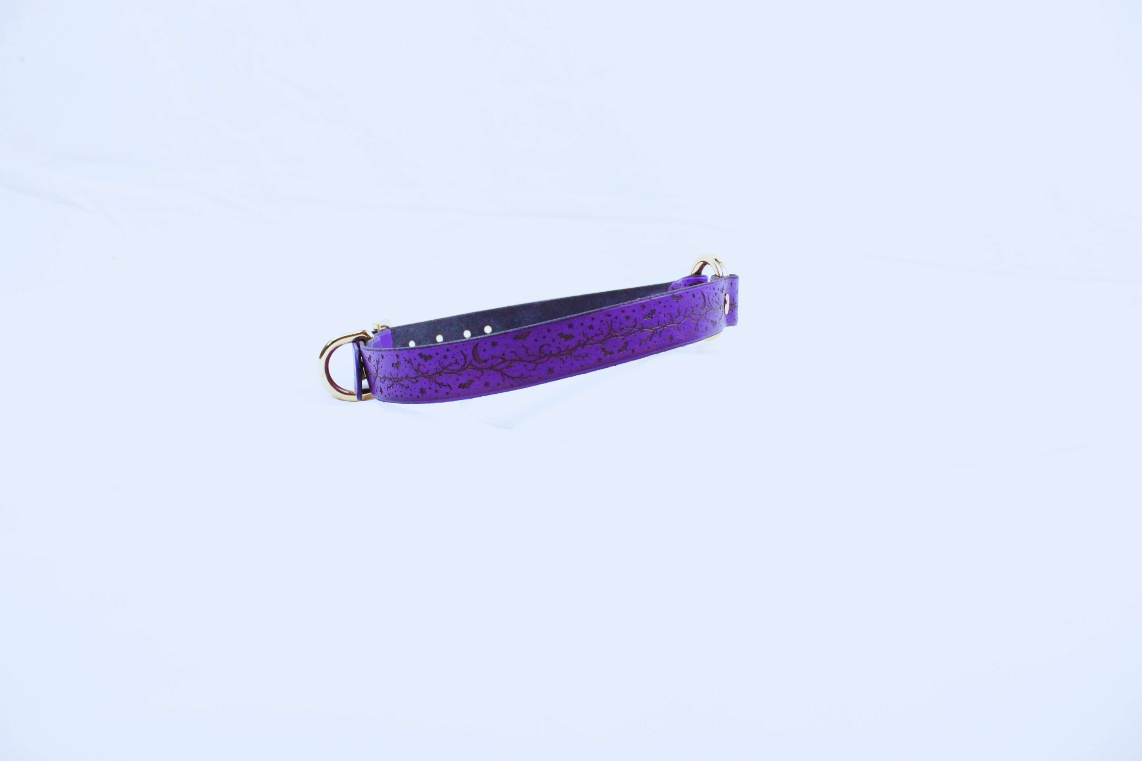 Bats Leather Choker – Gothic purple collar with elegant design, perfect for discreet day wear or as a symbolic slave collar.