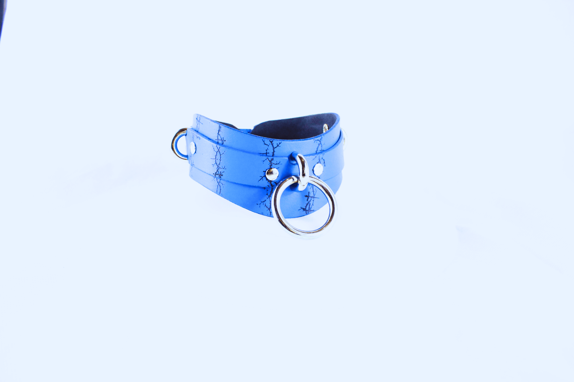 Barbed BDSM Collar – Blue Leather Submissive Collar with Rings, featuring polished rings and a sleek design.