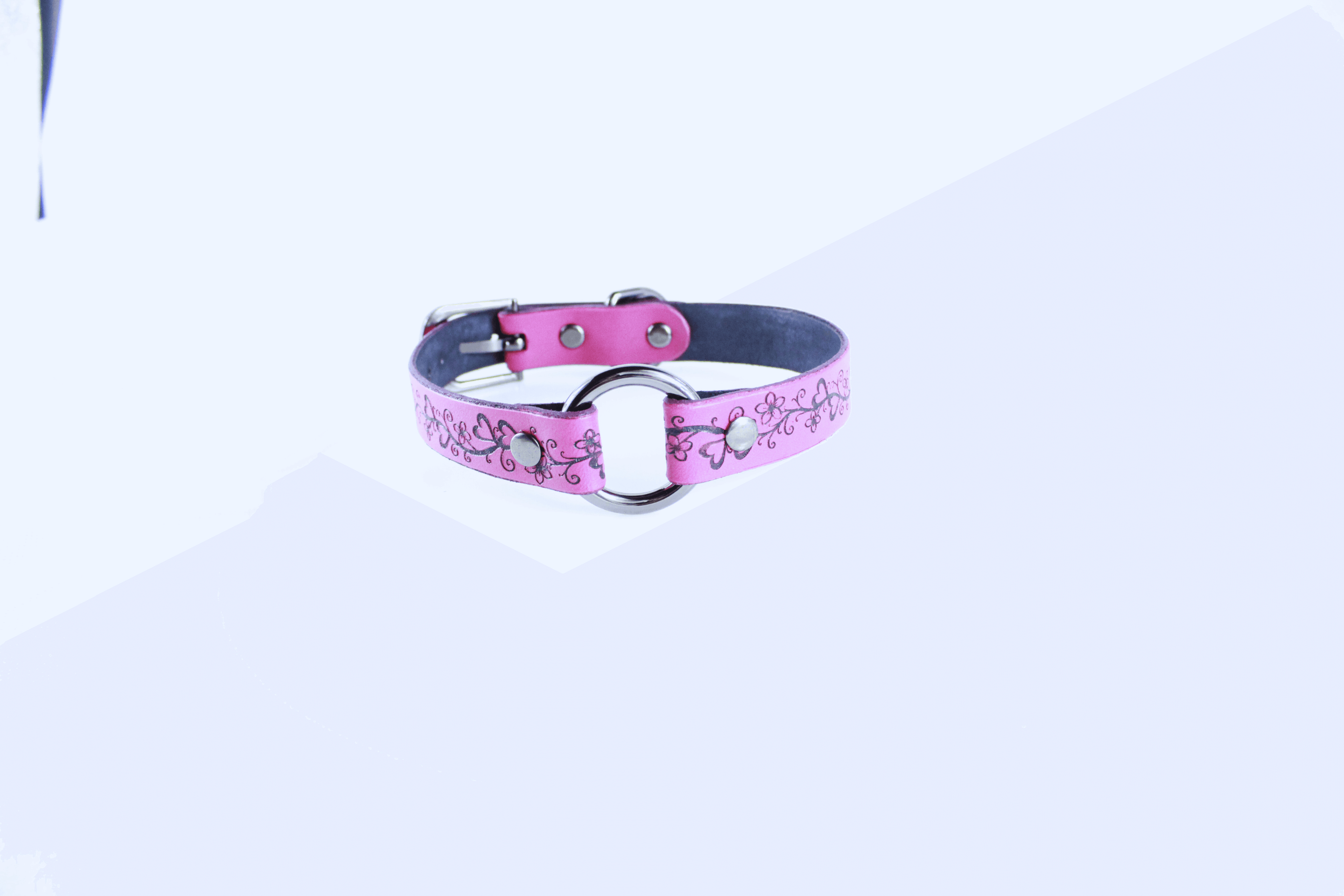 Heart Collar BDSM Pink Floral Vine - Elegant leather choker with delicate floral design and hearts for romantic style.