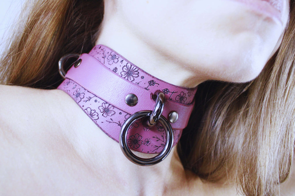 Floral Leather Sub Collar – Discreet Day Collar Choker Jewelry, mauve leather with floral patterns and ring.