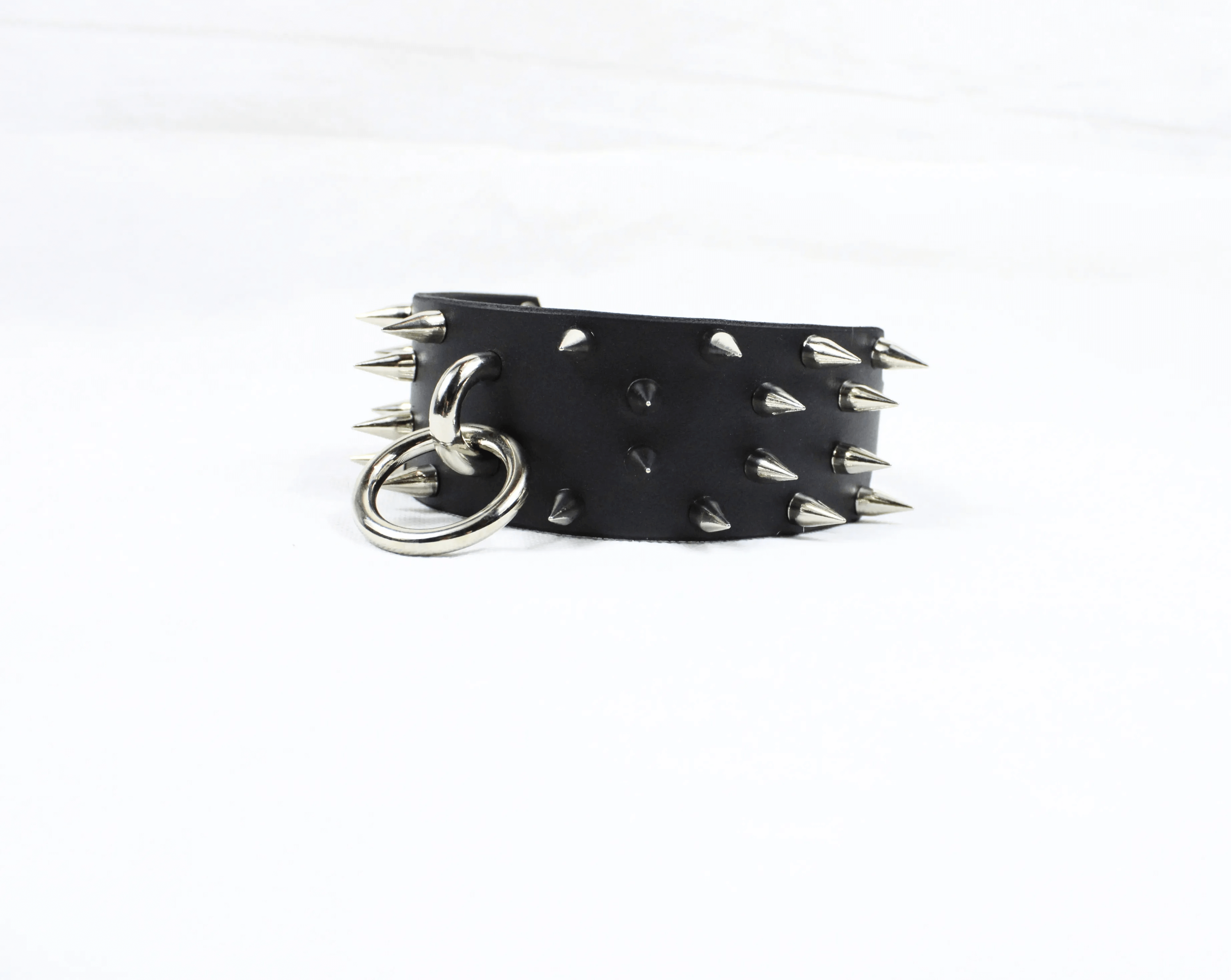 Rogue BDSM Collar – Spiked leather posture choker with steel spikes and metal rings for dominance and elegance.