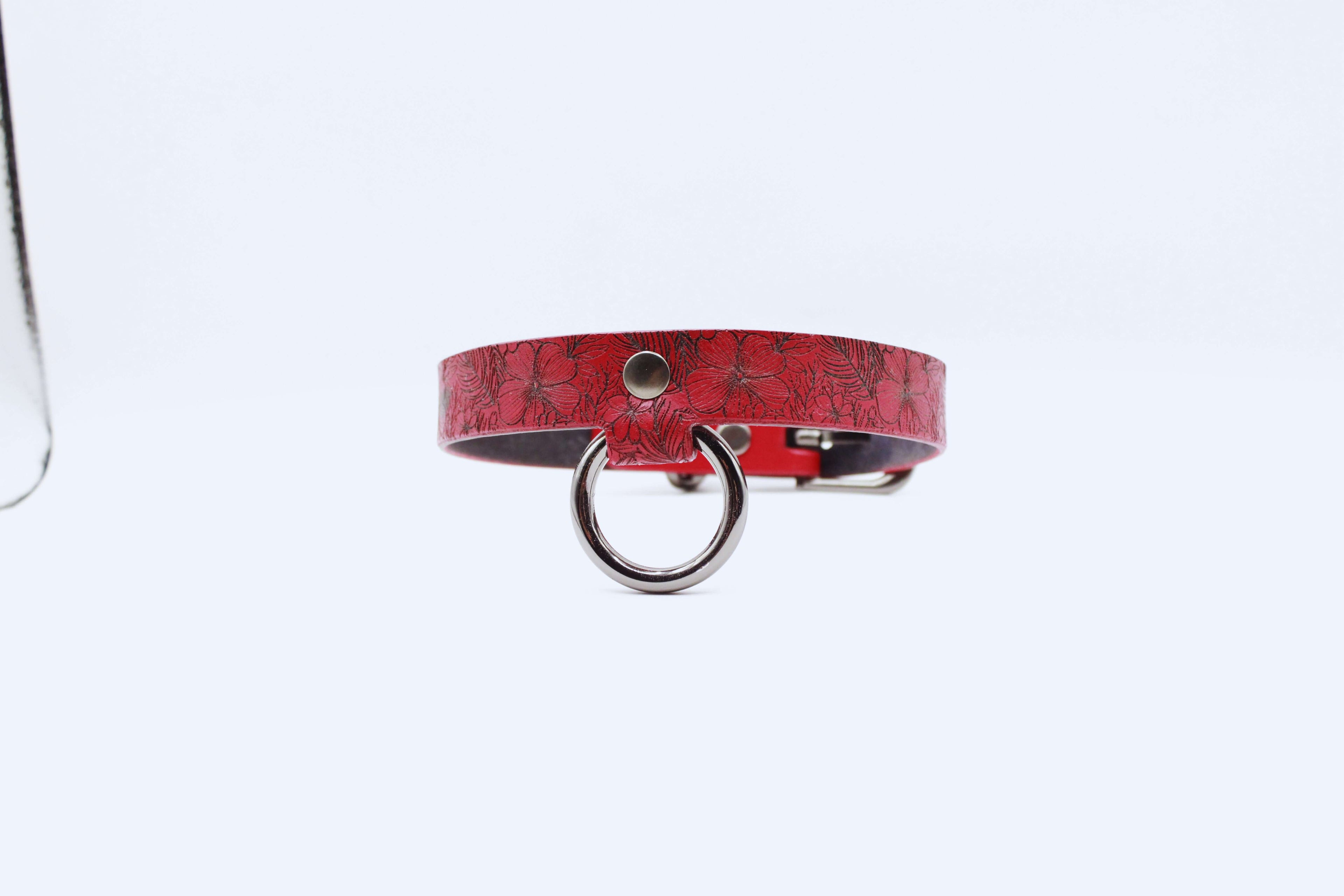 Red floral leather collar with ring detail, ideal for submissive aesthetics and everyday wear.