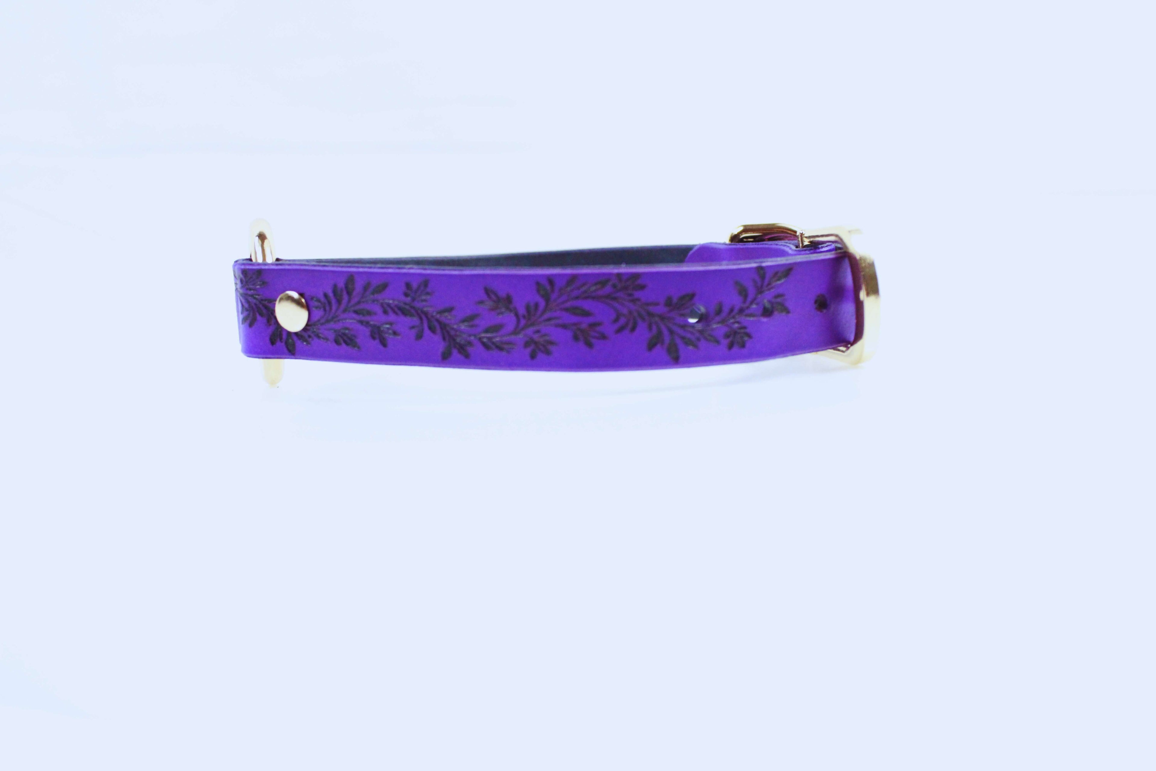 Leaf Pattern Submissive Day Collar – Purple Leather Discreet Jewelry showcasing intricate leaf design.