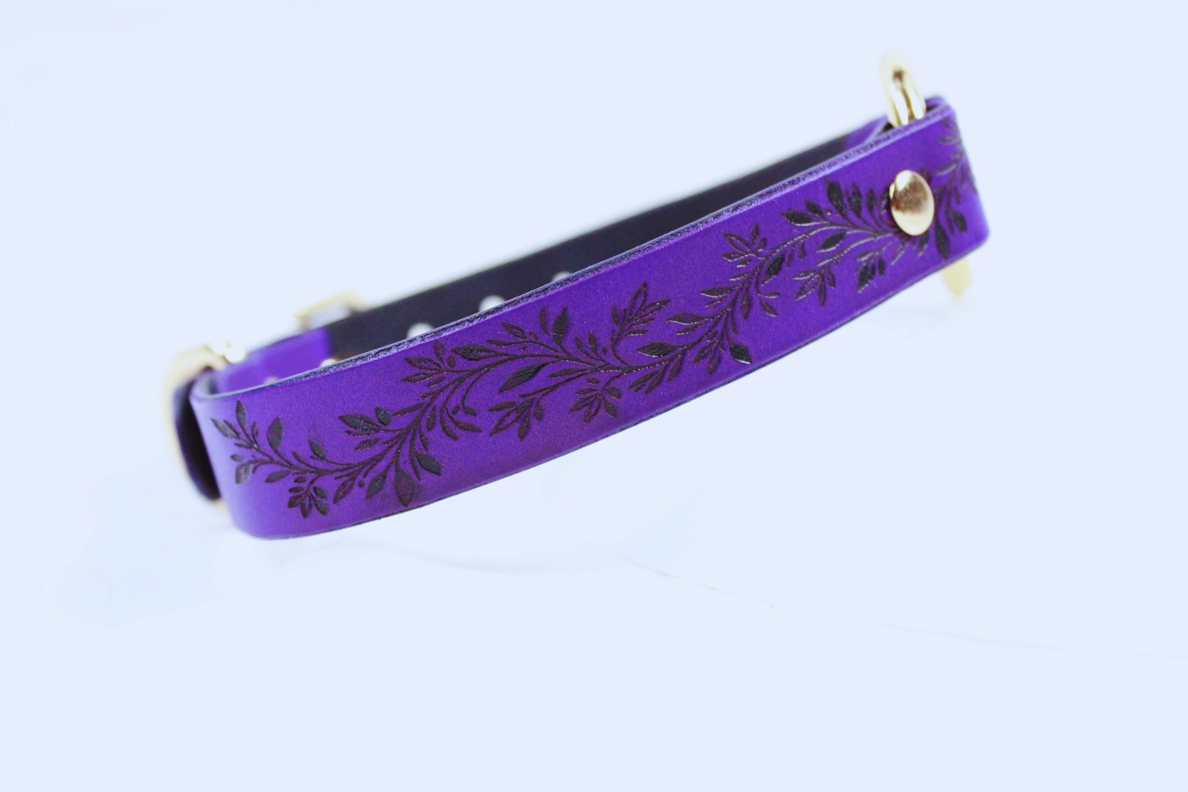 Leaf Pattern Submissive Day Collar – Purple Leather Discreet Jewelry with elegant leaf design.