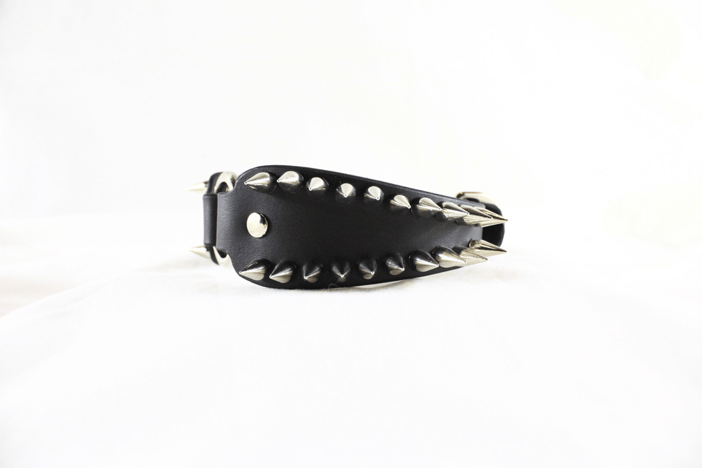 Spiked Submissive Collar – Gothic BDSM choker with metal spikes and polished D-rings, perfect for fetish fashion.