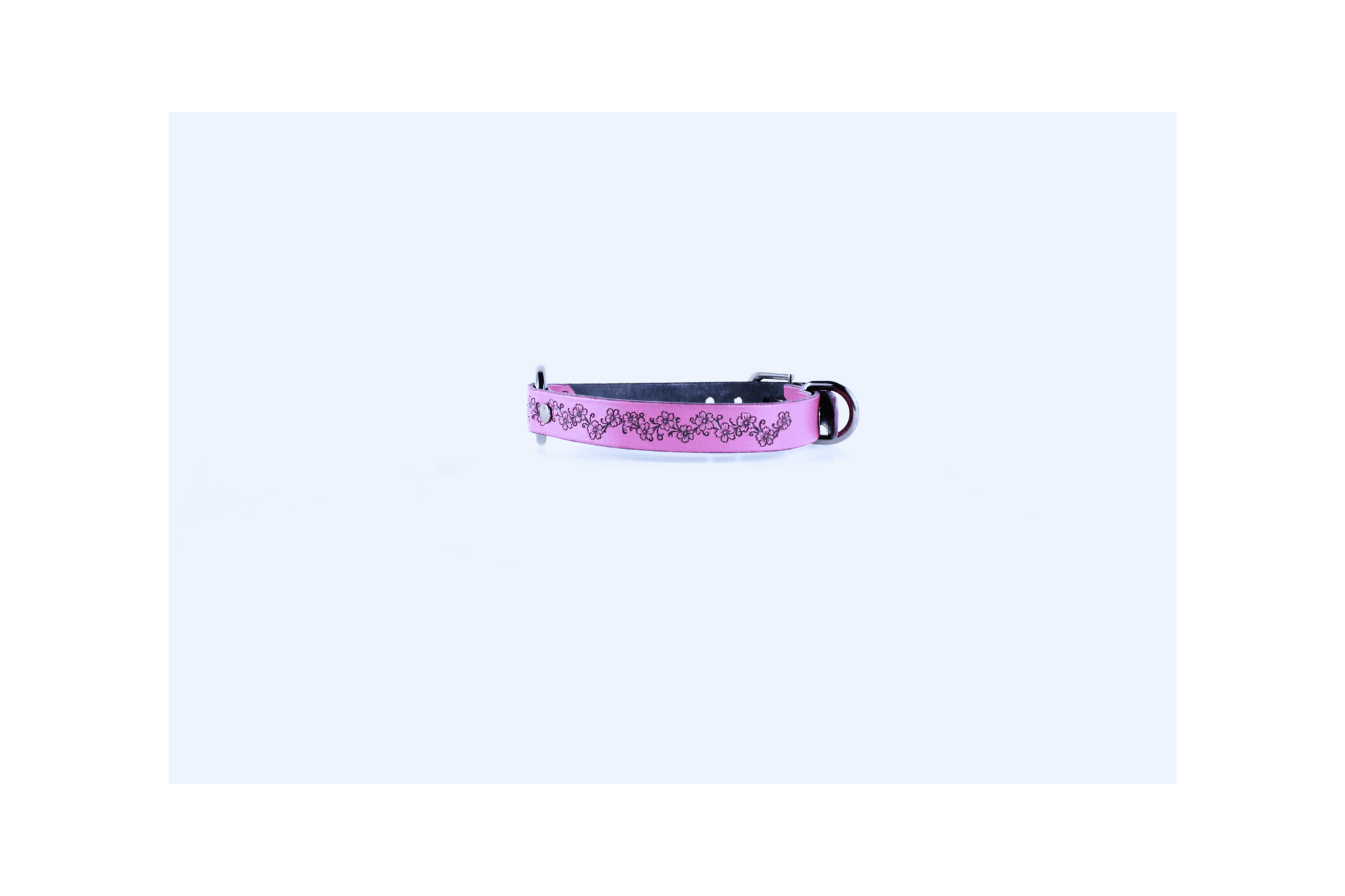 BDSM Collar Floral, a pink leather choker adorned with delicate floral vine details, perfect for refined submissive jewelry.