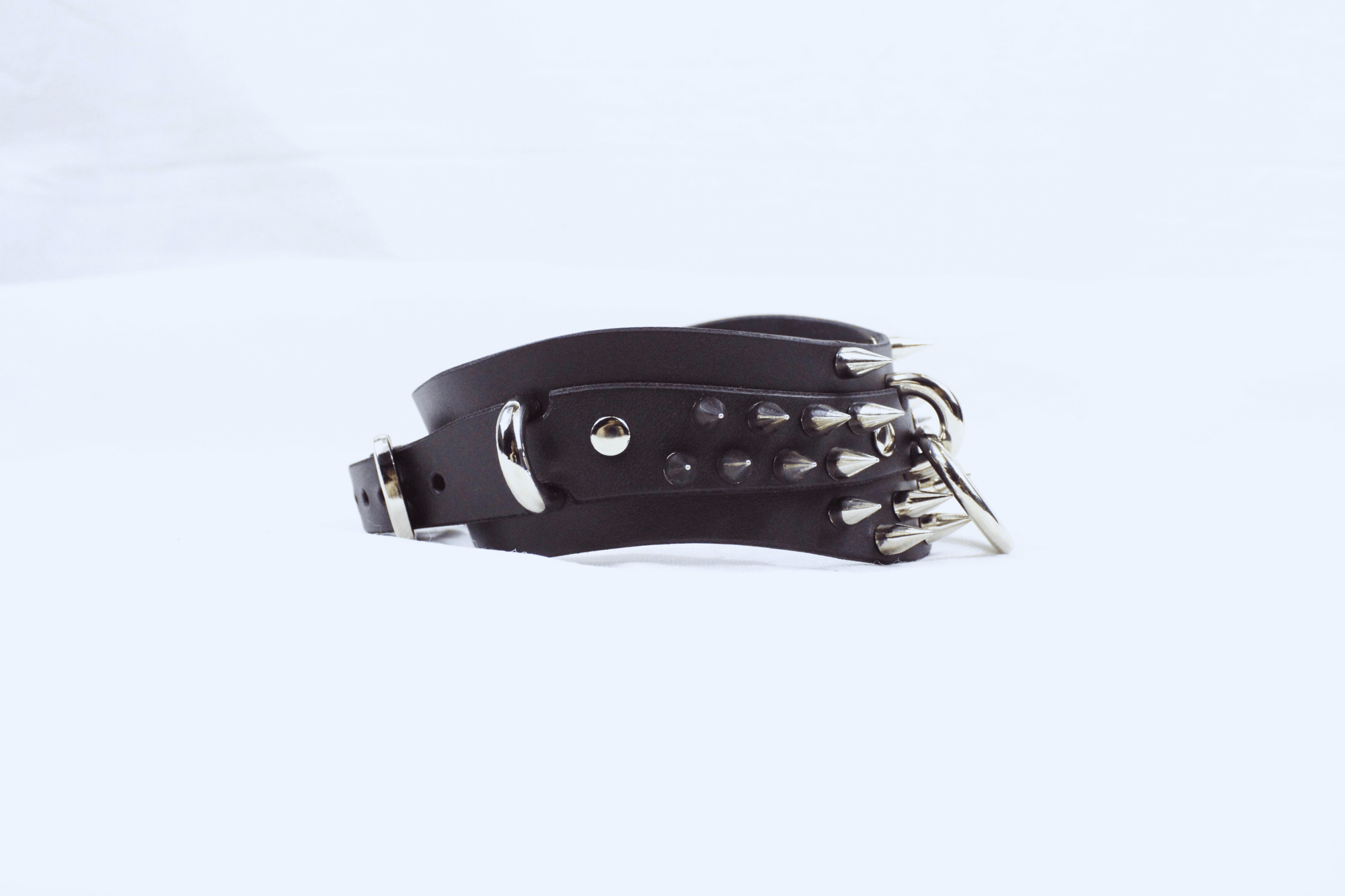 Spiked Posture BDSM Collar – Gothic Submissive Choker with O-Rings featuring spikes and silver accents.