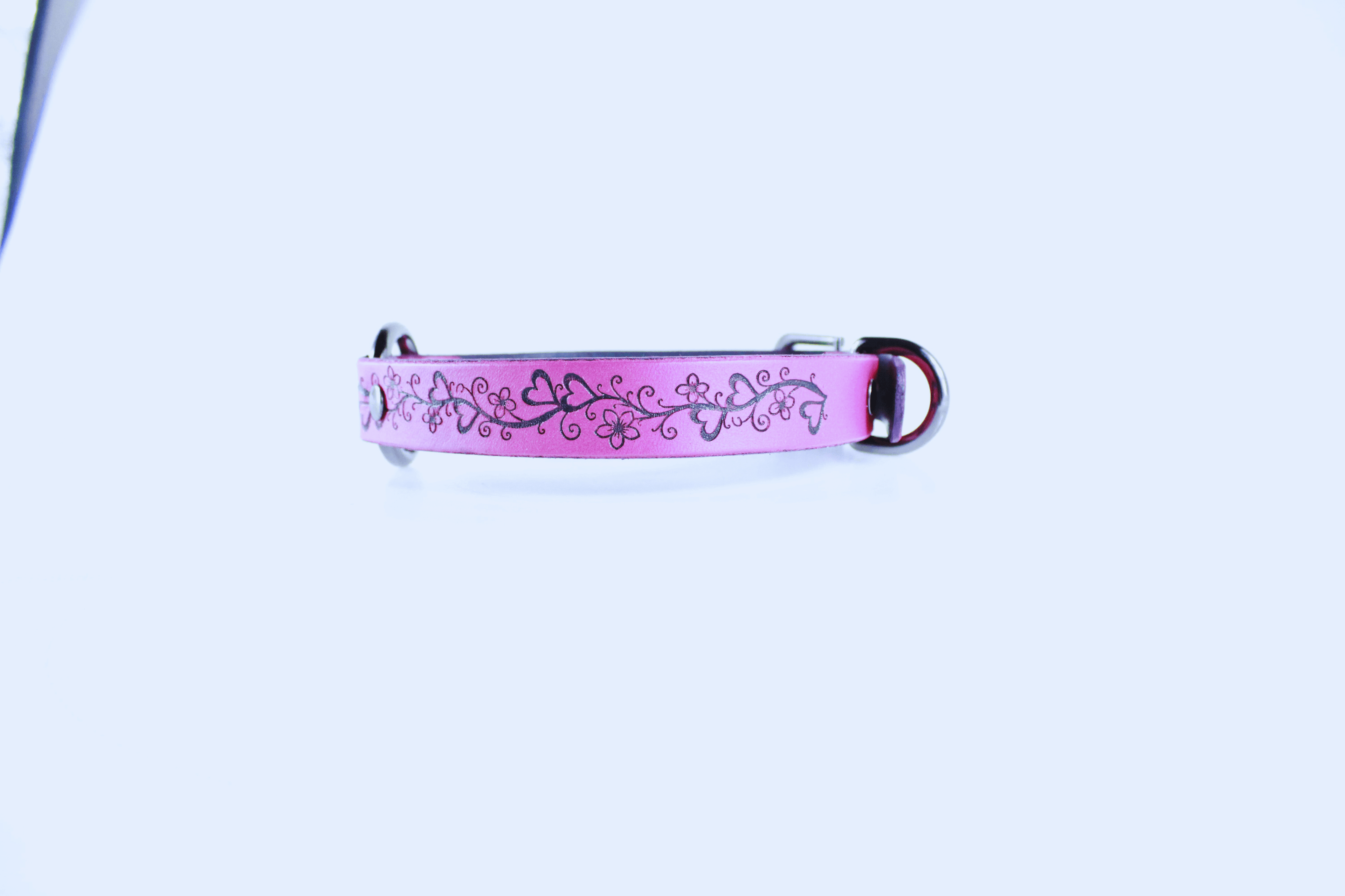 Heart Collar BDSM Pink Floral Vine - Elegant handcrafted leather choker with heart and vine design.