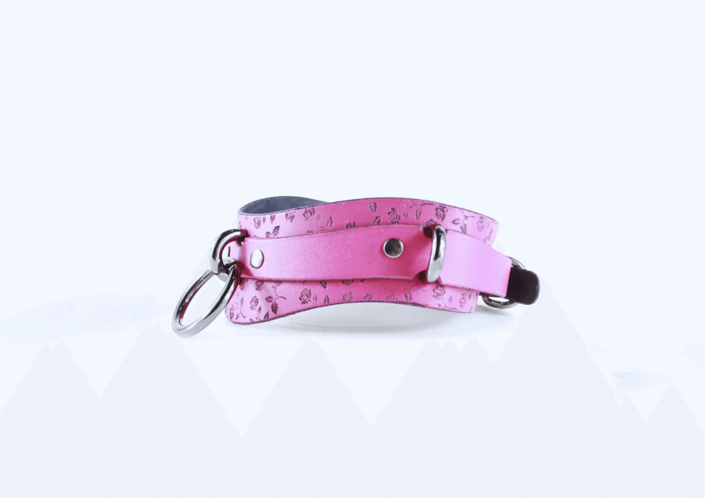 Rose Leather Submissive Collar in soft pink leather, designed for discreet day wear and intimate symbolism.