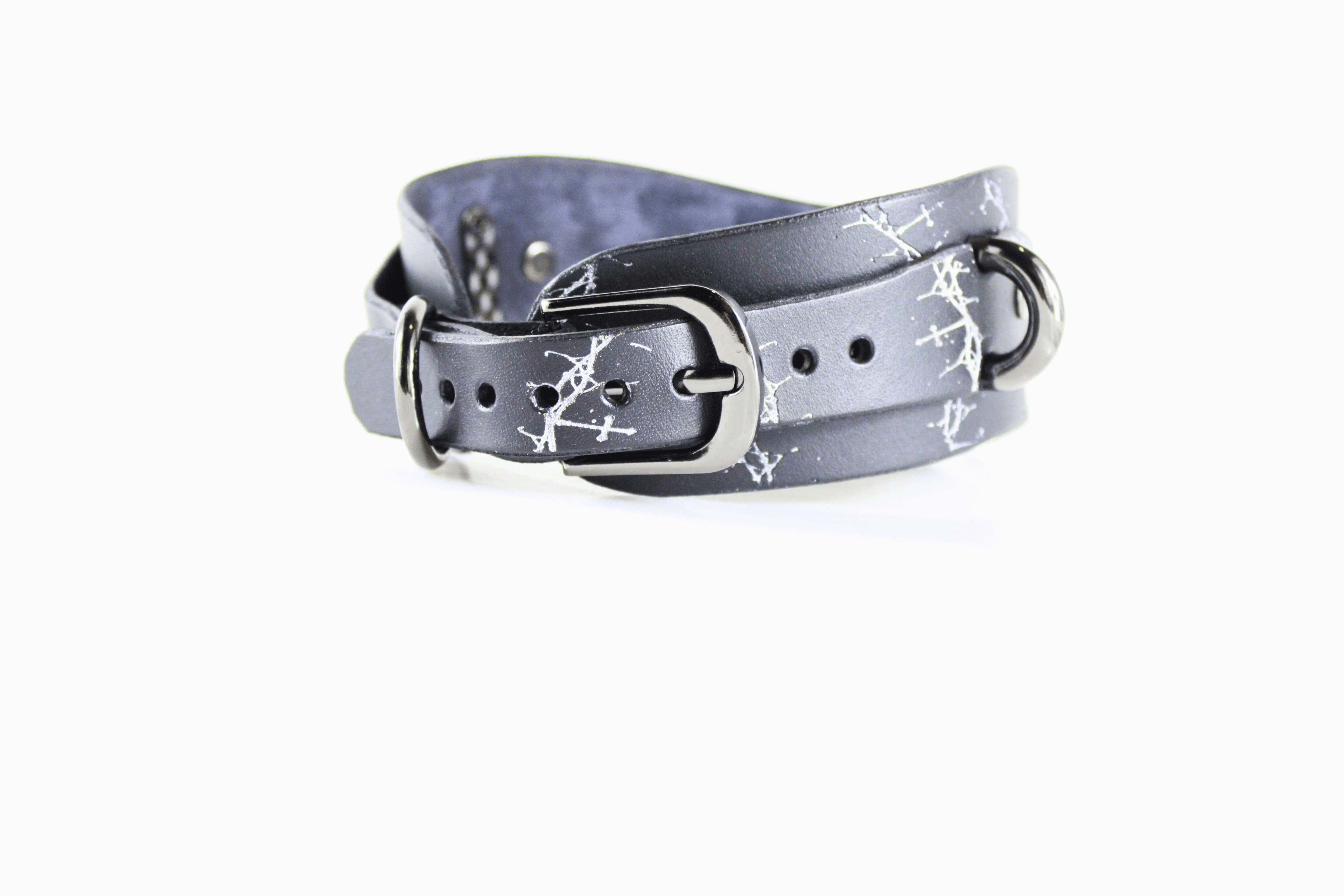 Thorned Submissive Collar – Gothic BDSM choker with thorn and cross pattern, crafted from genuine leather.
