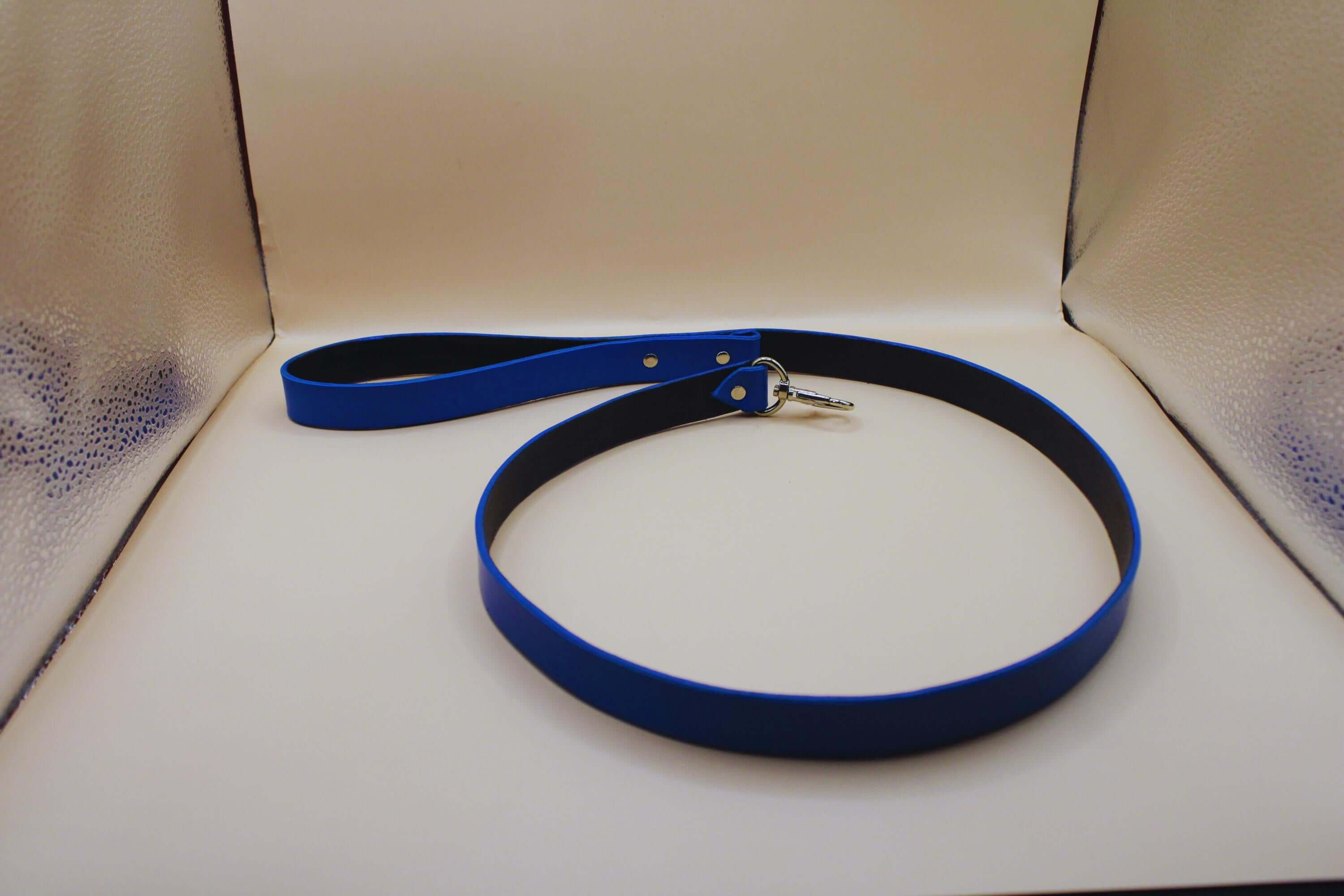 90cm blue leather BDSM leash with chrome hardware for submissive play and bondage gear.