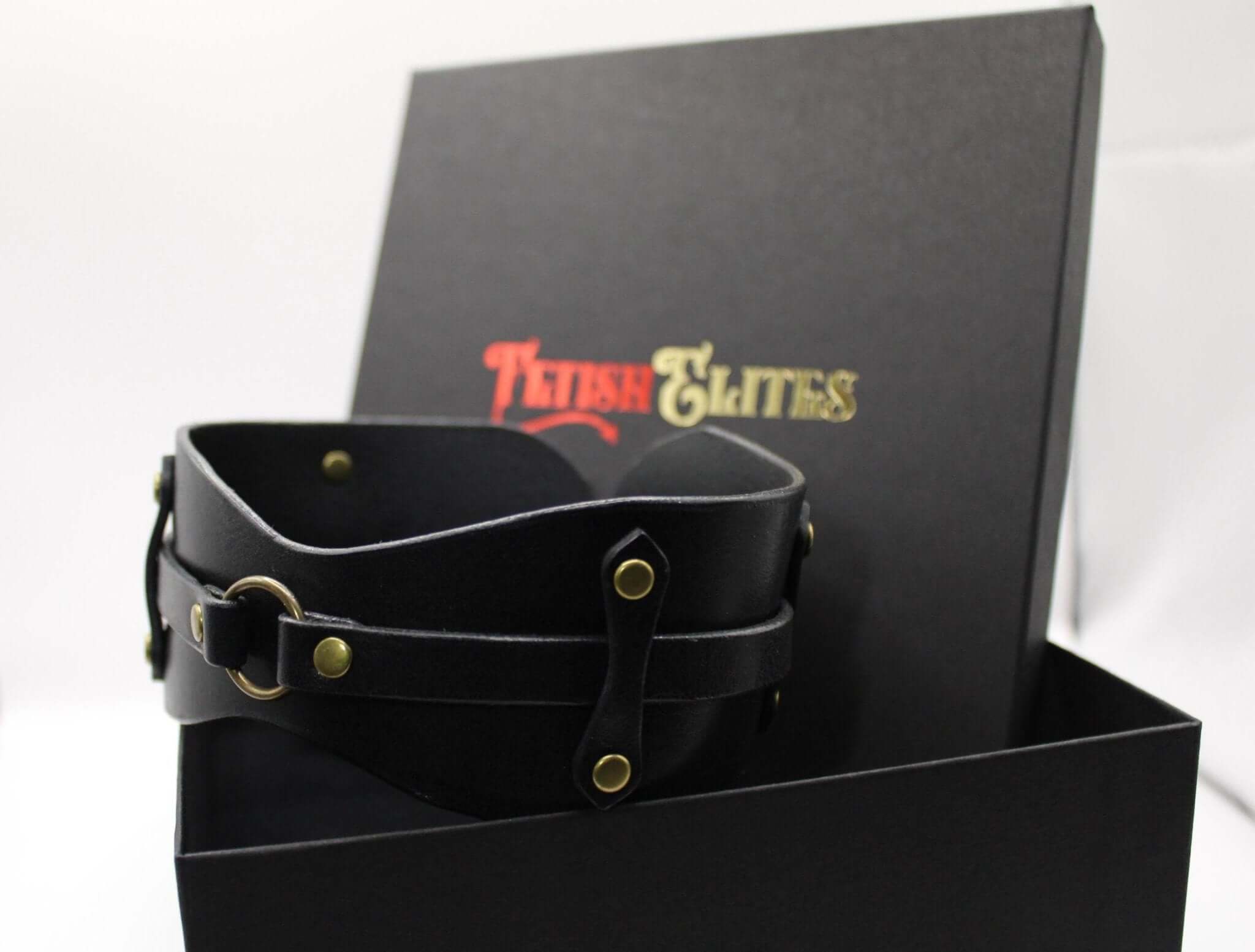 Submissive collar choker with O-ring, perfect for BDSM and edgy fashion scenes, presented in a stylish box.