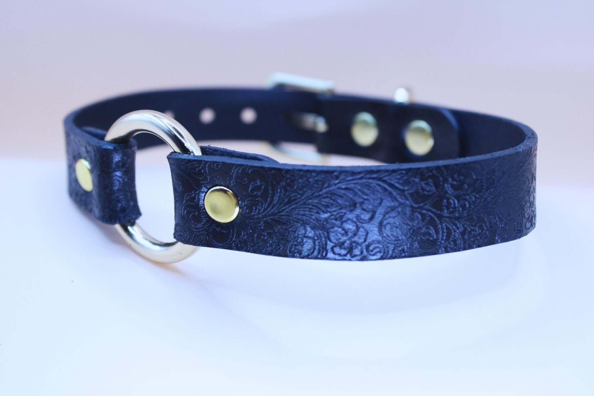 Elegant black BDSM collar with embossed floral texture, ideal for submissive jewelry and discreet daily wear.