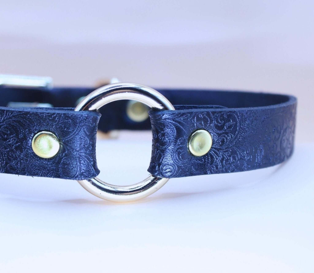 Elegant black BDSM sub collar with embossed floral texture, perfect for discreet daily wear and submissive jewelry.