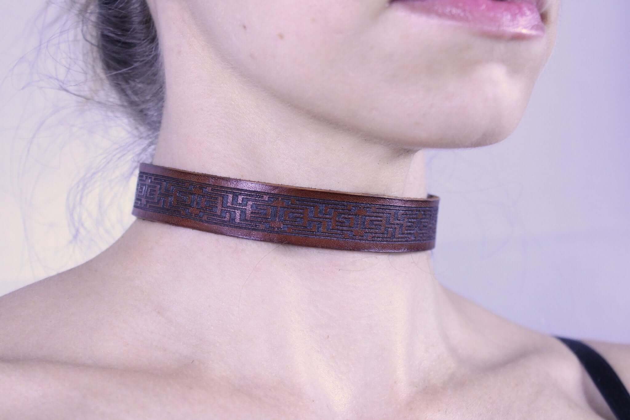 Brown leather submissive collar, ideal for discreet day wear and bdsm jewelry, enhancing elegance and personal expression.