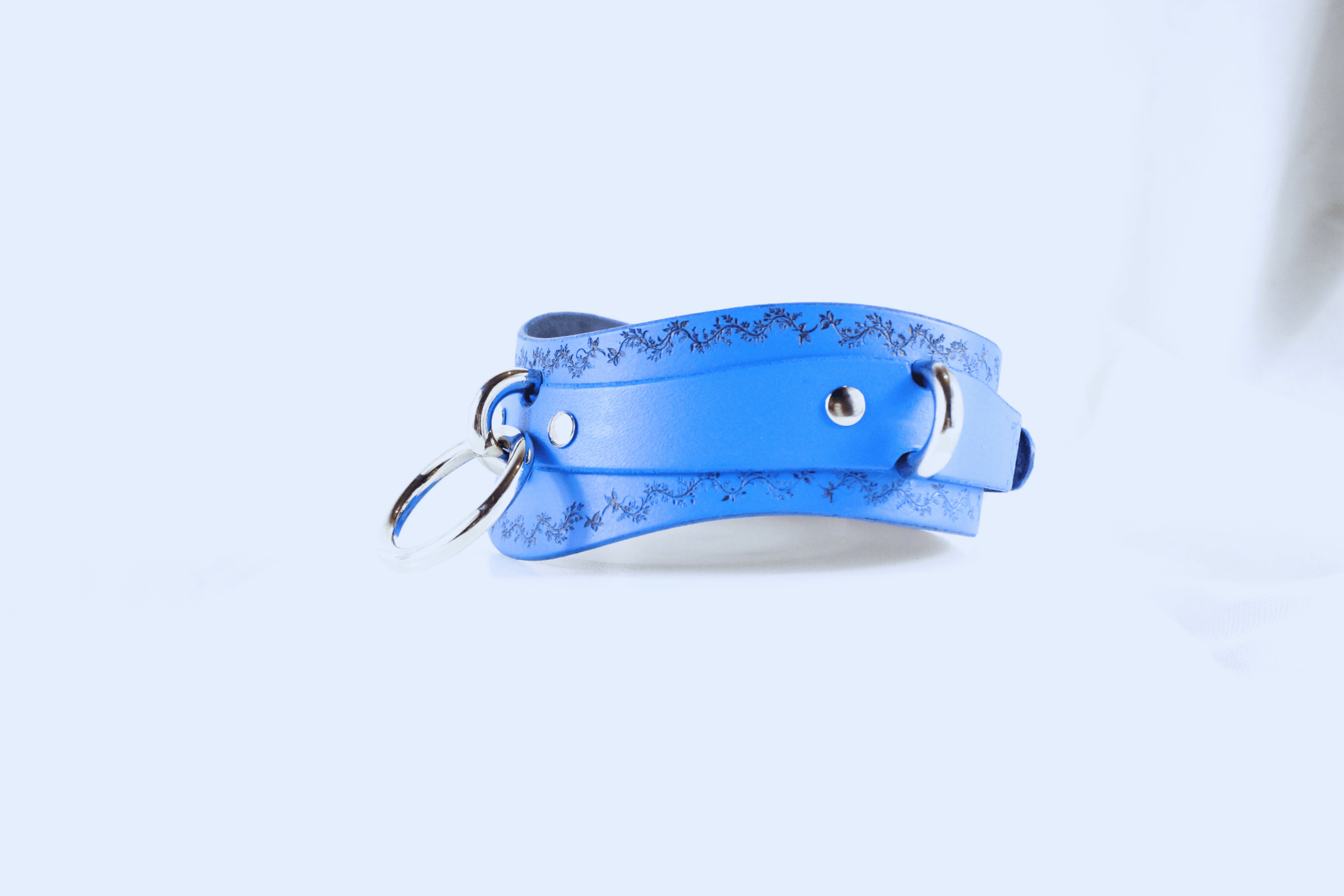 Floral Vine Posture Collar Discreet Leather Choker with O-Ring in blue with floral vine motif.
