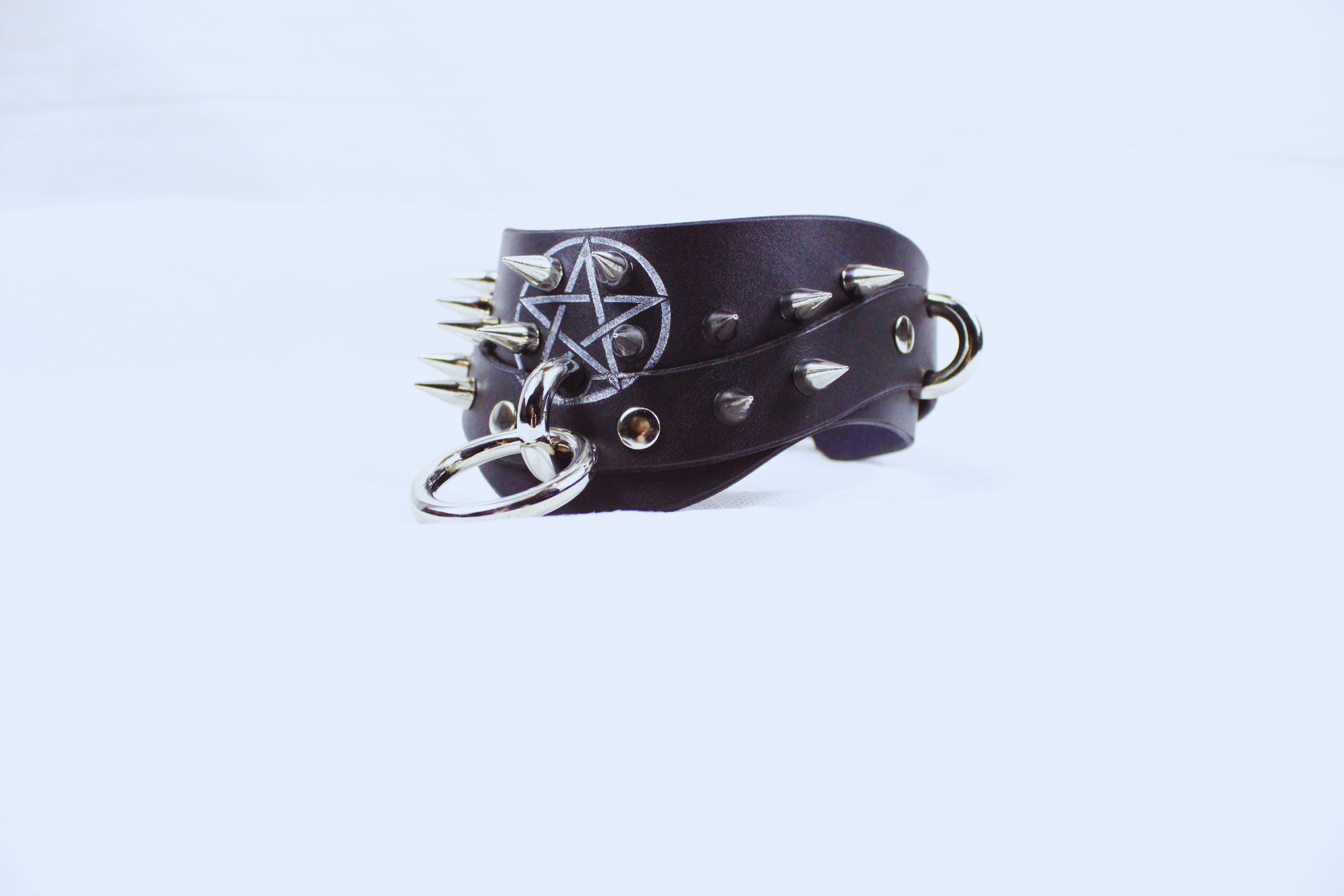 Pentagram BDSM Collar – Spiked posture submissive choker with O-rings and gothic pentagram detail.