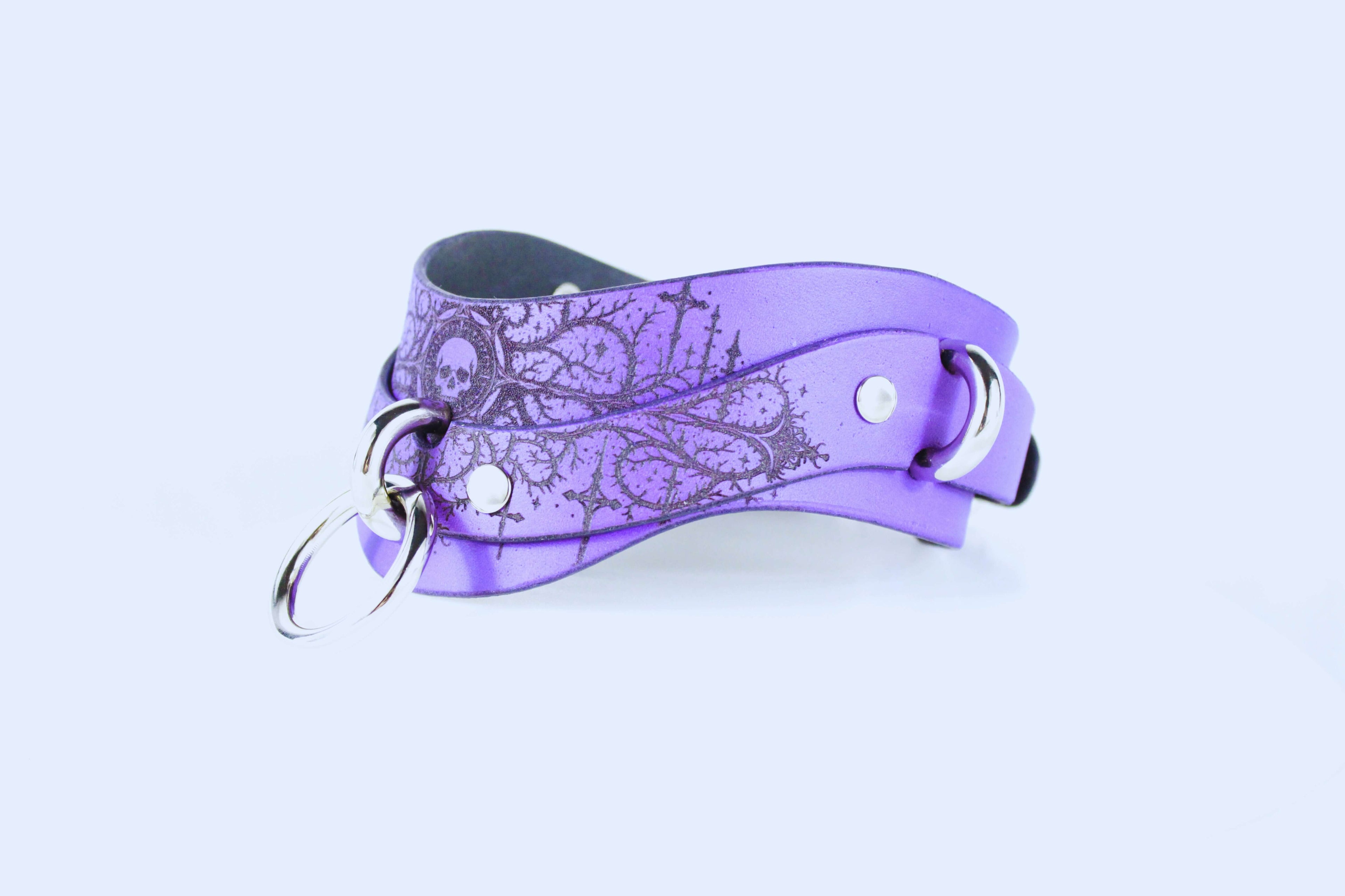 Gothic Skull BDSM Collar – purple leather choker with skull design and O-ring for BDSM enthusiasts.