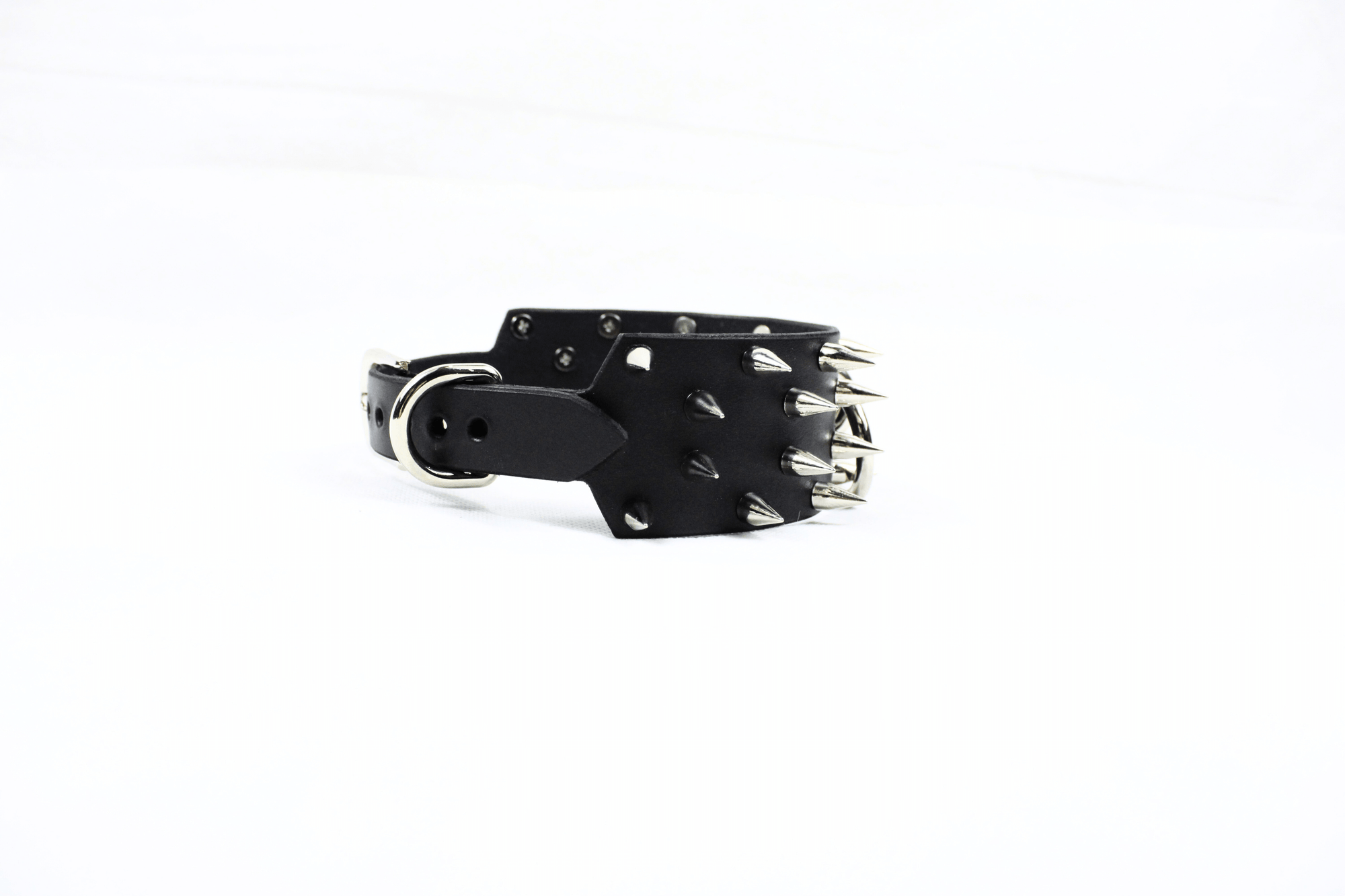 Rogue BDSM Collar – Spiked Posture Choker for Submissive & Dom Play in black leather with steel spikes.