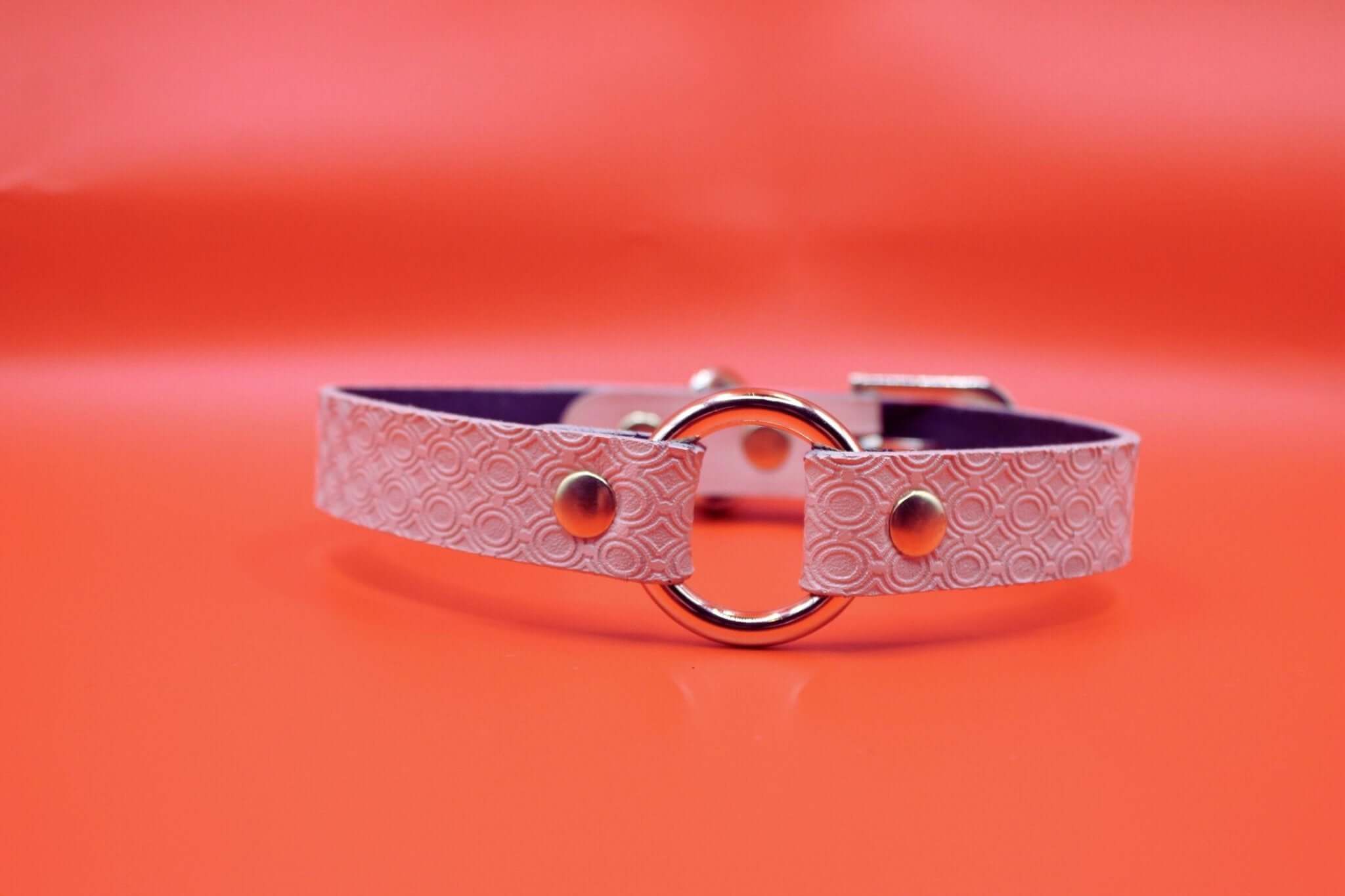 Discreet pink leather day collar with silver ring, ideal for submissive jewelry and BDSM fashion.