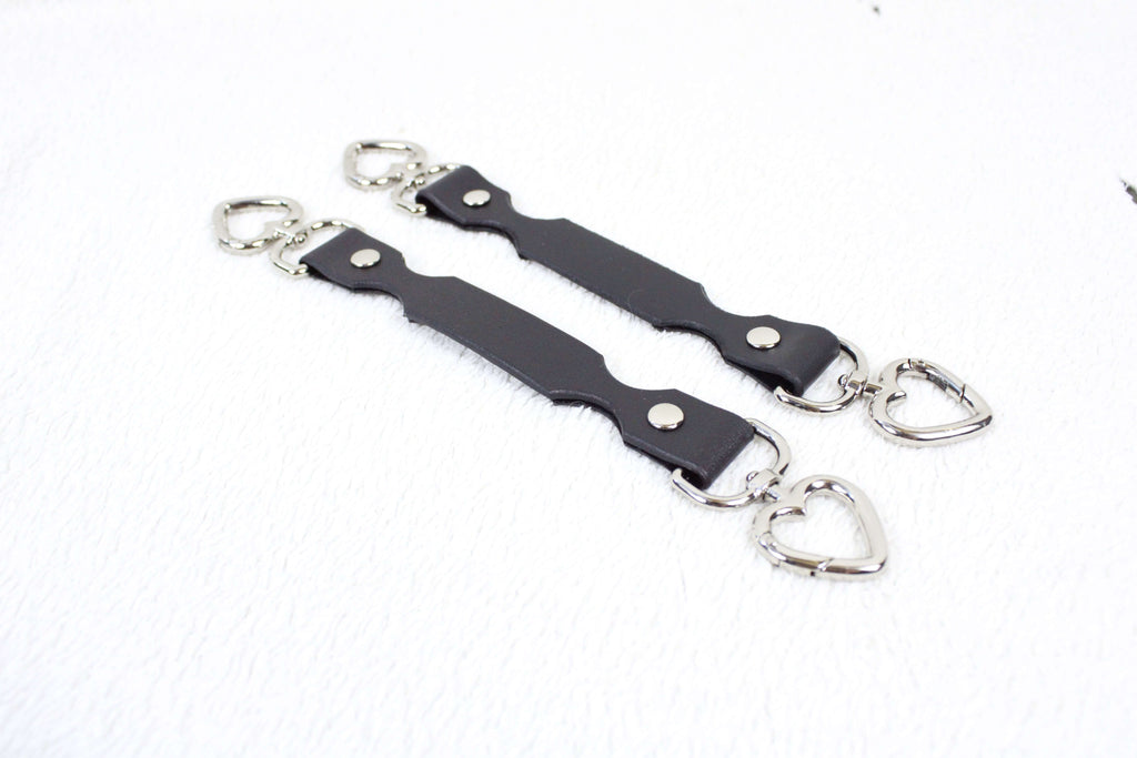 BDSM Restraint Connector Sæt Rød Læder med Hjerte Ringe