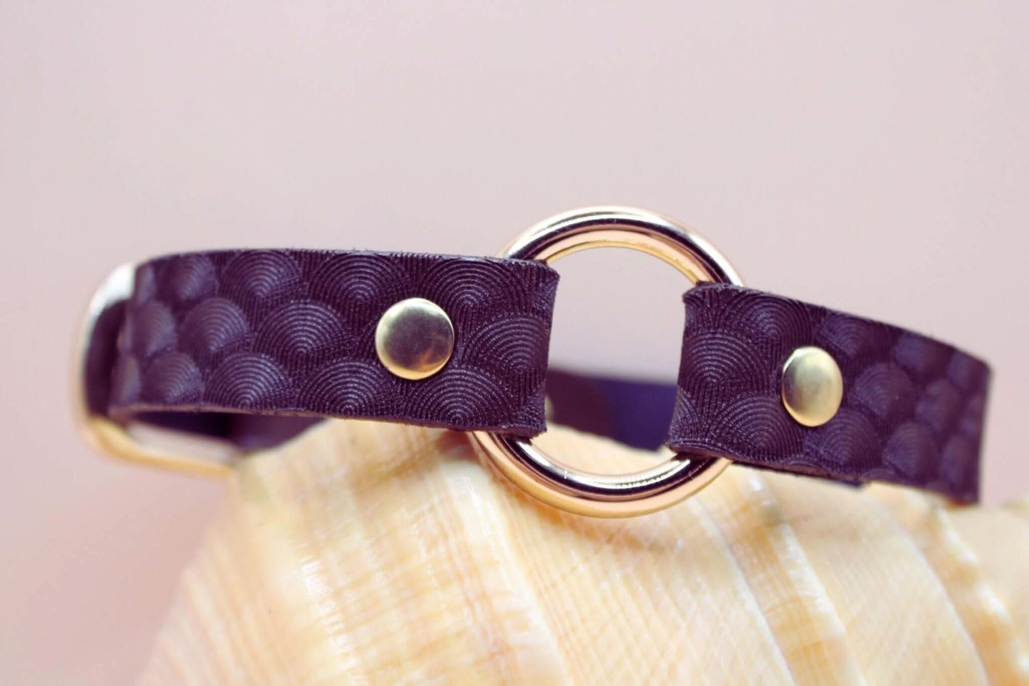 Elegant BDSM collar with geometric texture and O-ring, perfect as a submissive collar for daily wear and sensual play.