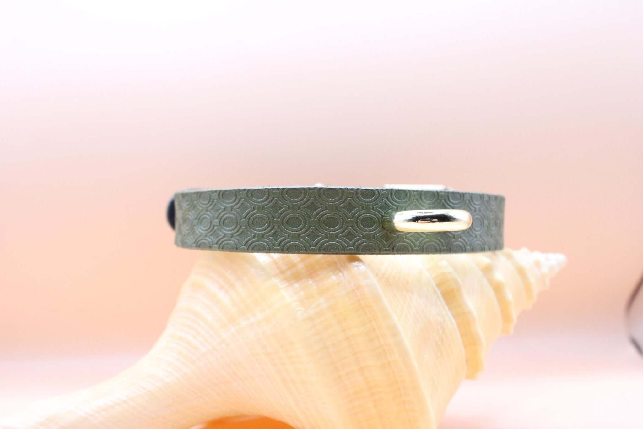 Elegant green leather day collar, discreet BDSM jewelry for submissives, perfect for bondage and style.