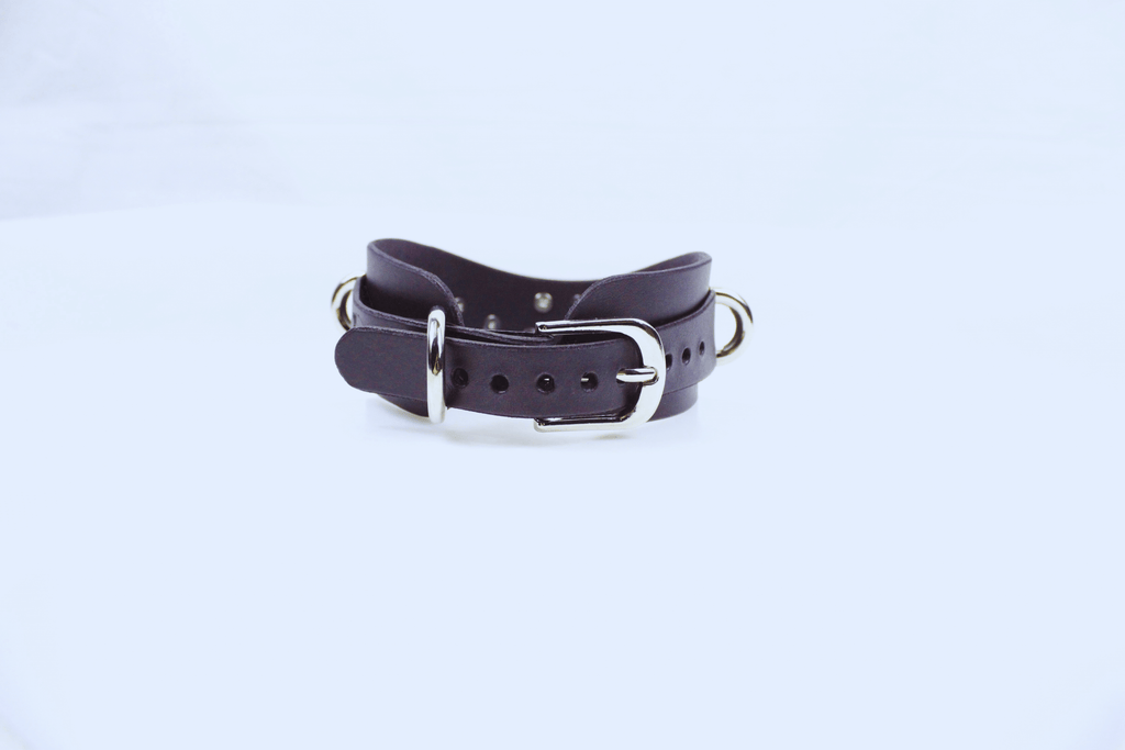 Pentagram BDSM Collar – Spiked posture submissive choker with O-rings in black leather.