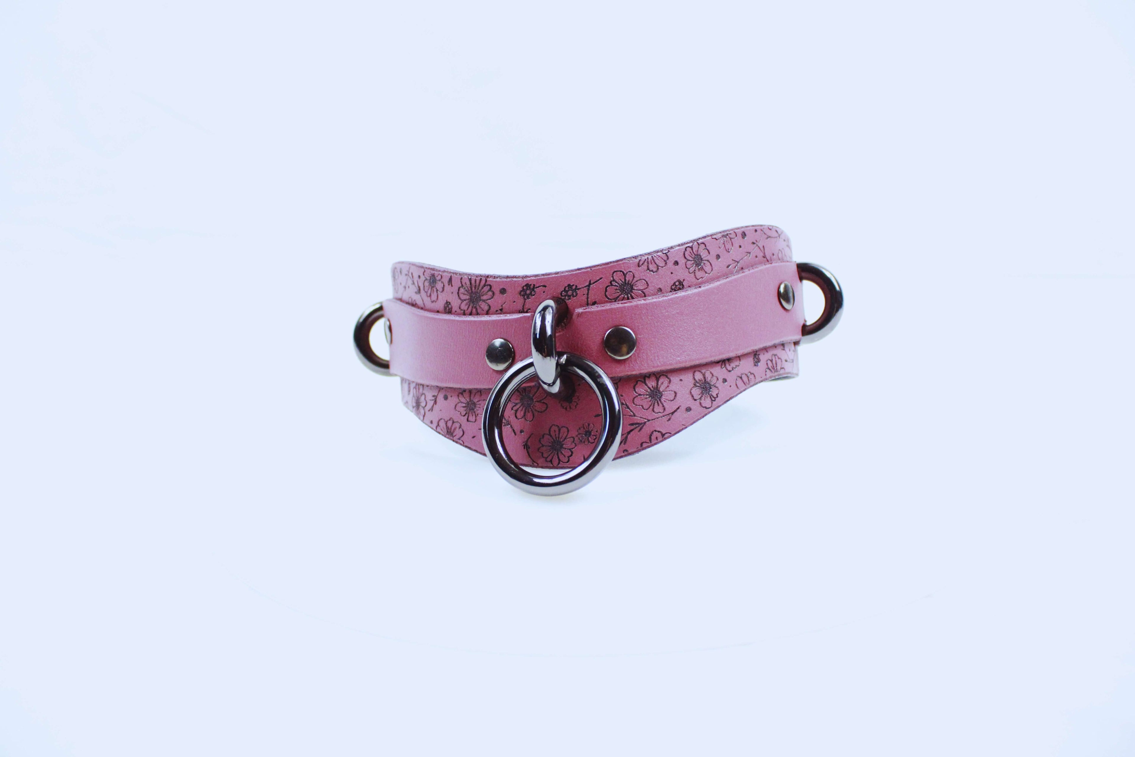 Floral Leather Sub Collar – Discreet Day Collar Choker Jewelry in soft mauve with floral patterns for stylish elegance.