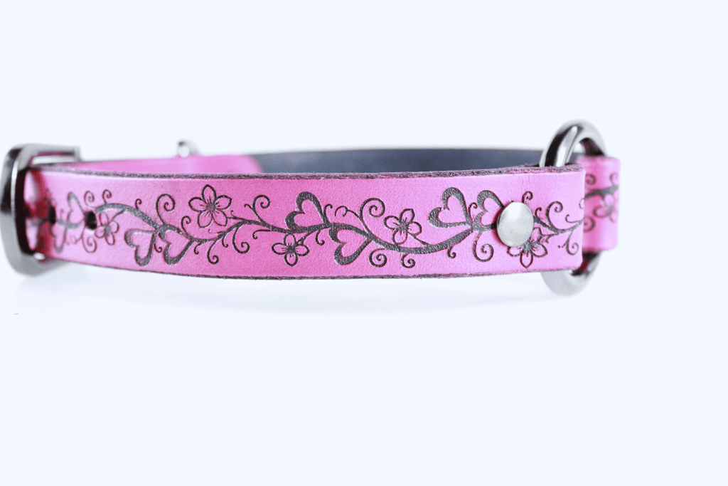 Heart Collar BDSM Pink Floral Vine - Elegant leather choker with delicate heart and vine design.
