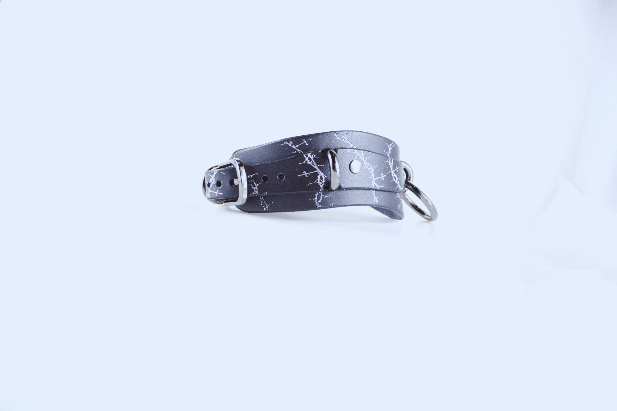 Thorned Submissive Collar – Gothic BDSM Choker Posture Collar made of leather with thorn and cross design.