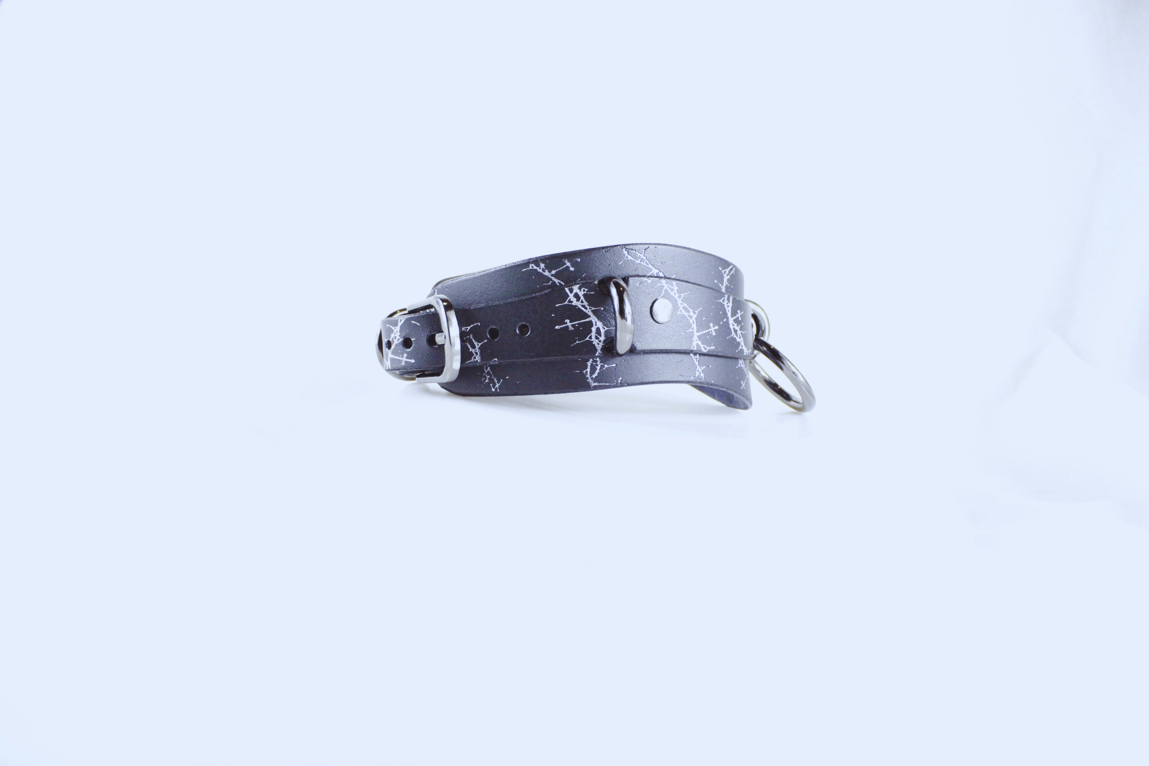 Thorned Submissive Collar – Gothic BDSM Choker Posture Collar made of leather with thorn and cross design.