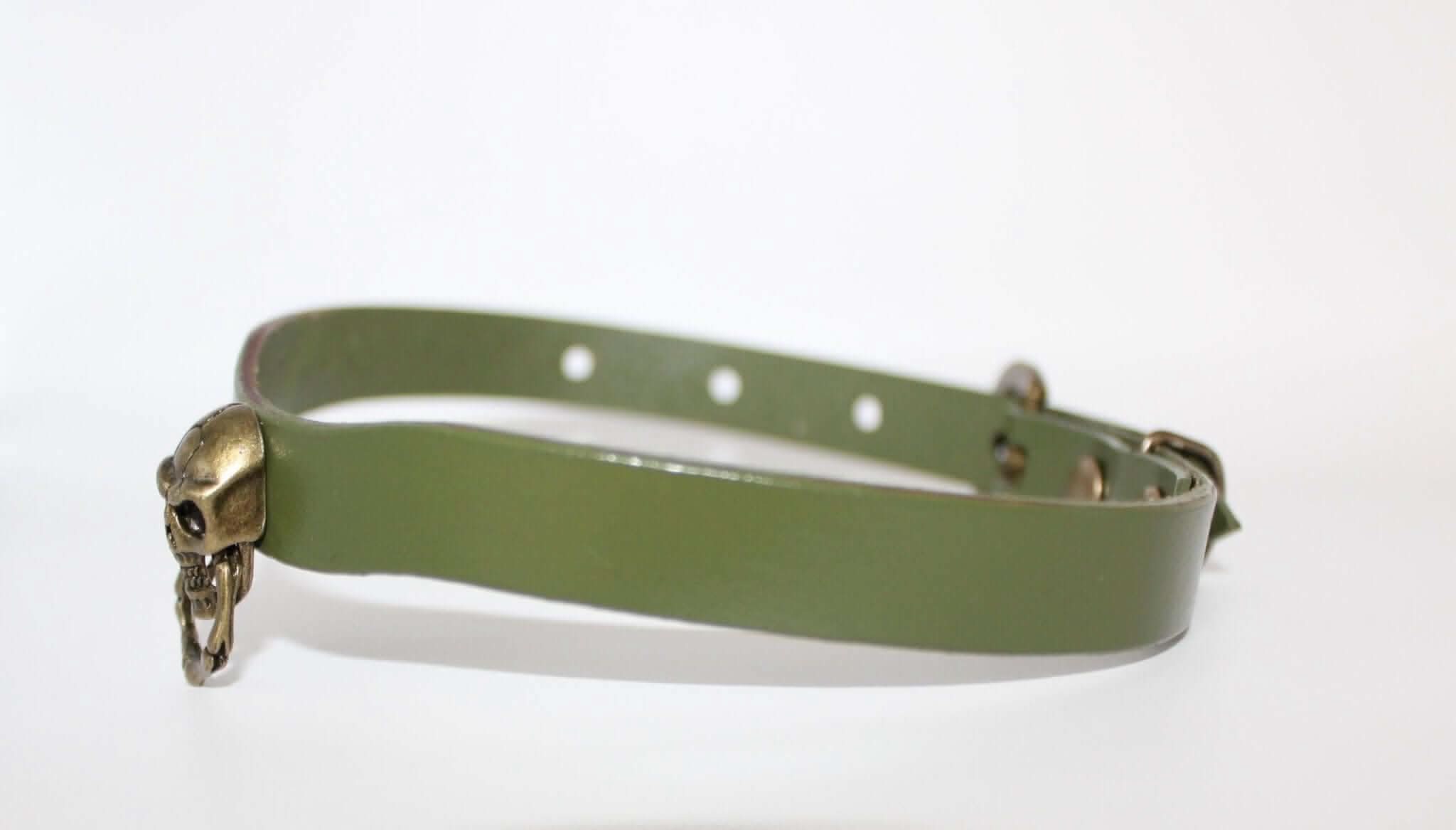 Gothic skull collar choker with O-ring, perfect for BDSM, alternative fashion, and rebellious style.