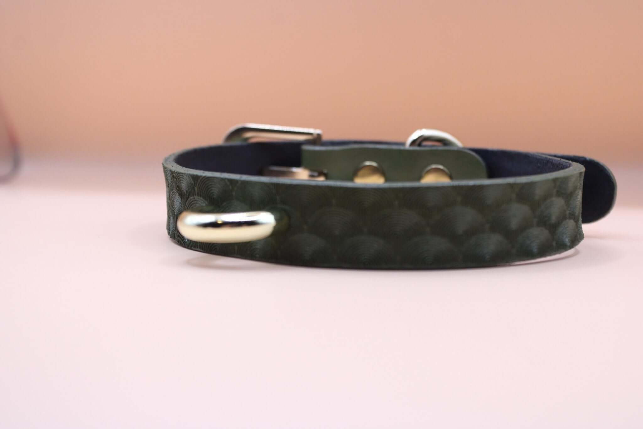 Elegant green leather BDSM choker collar, discreet sub collar for day wear, perfect submissive jewelry accessory.