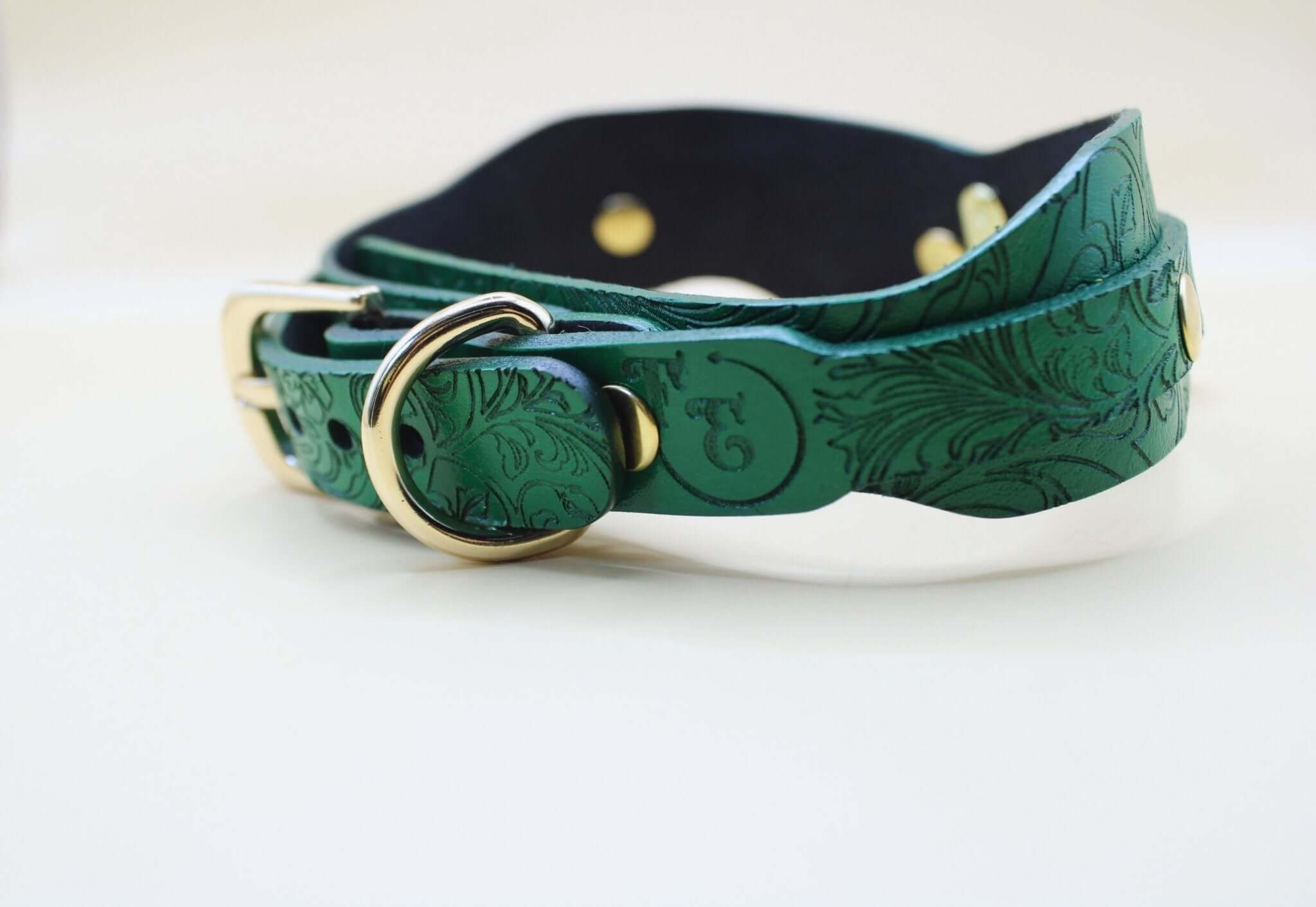 Green leather posture collar with embossed floral design, perfect for submissive jewelry and BDSM style.