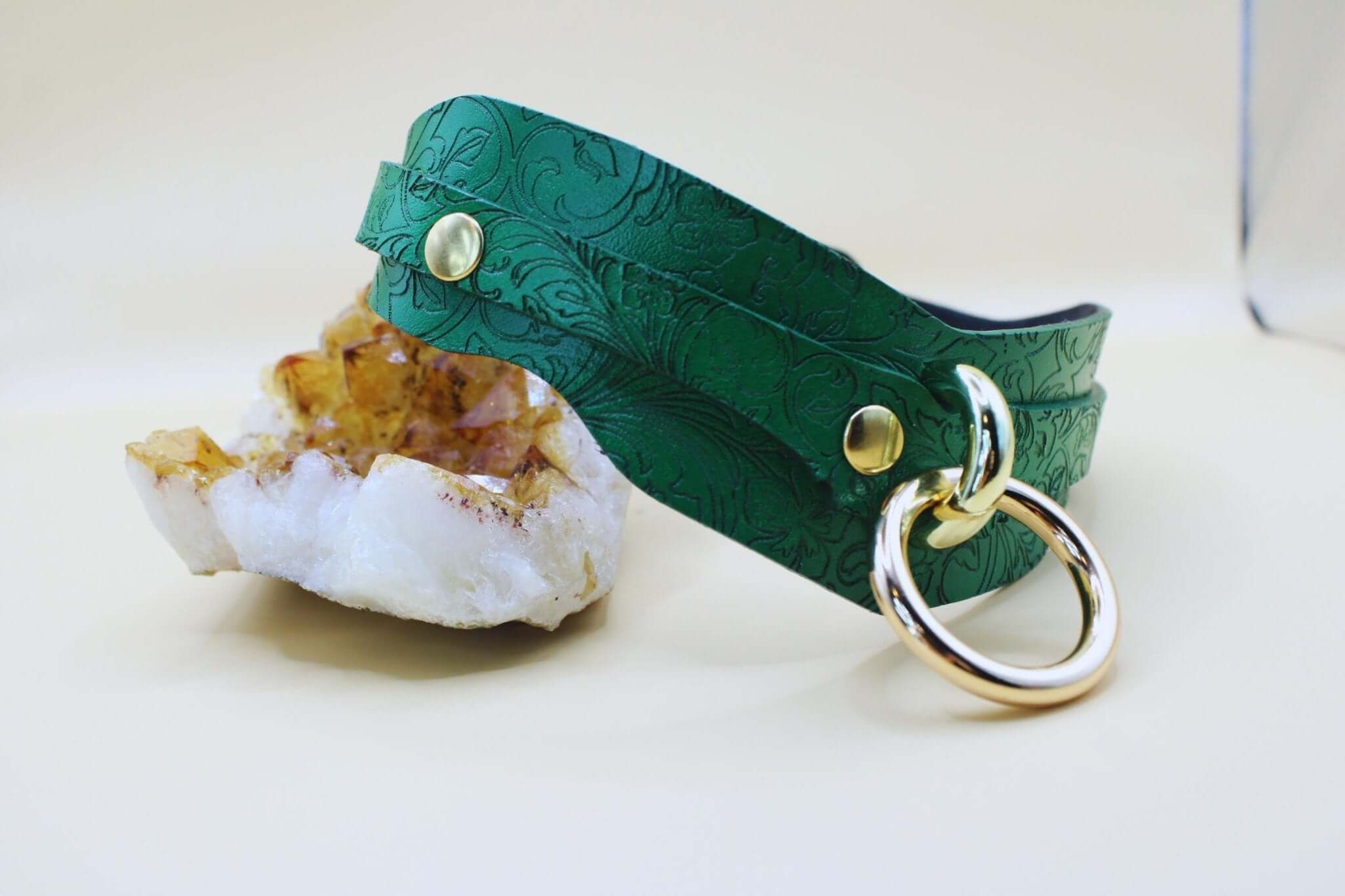 Green leather posture collar with gold ring, perfect for BDSM and submissive jewelry, discreet day collar for bold fashion.