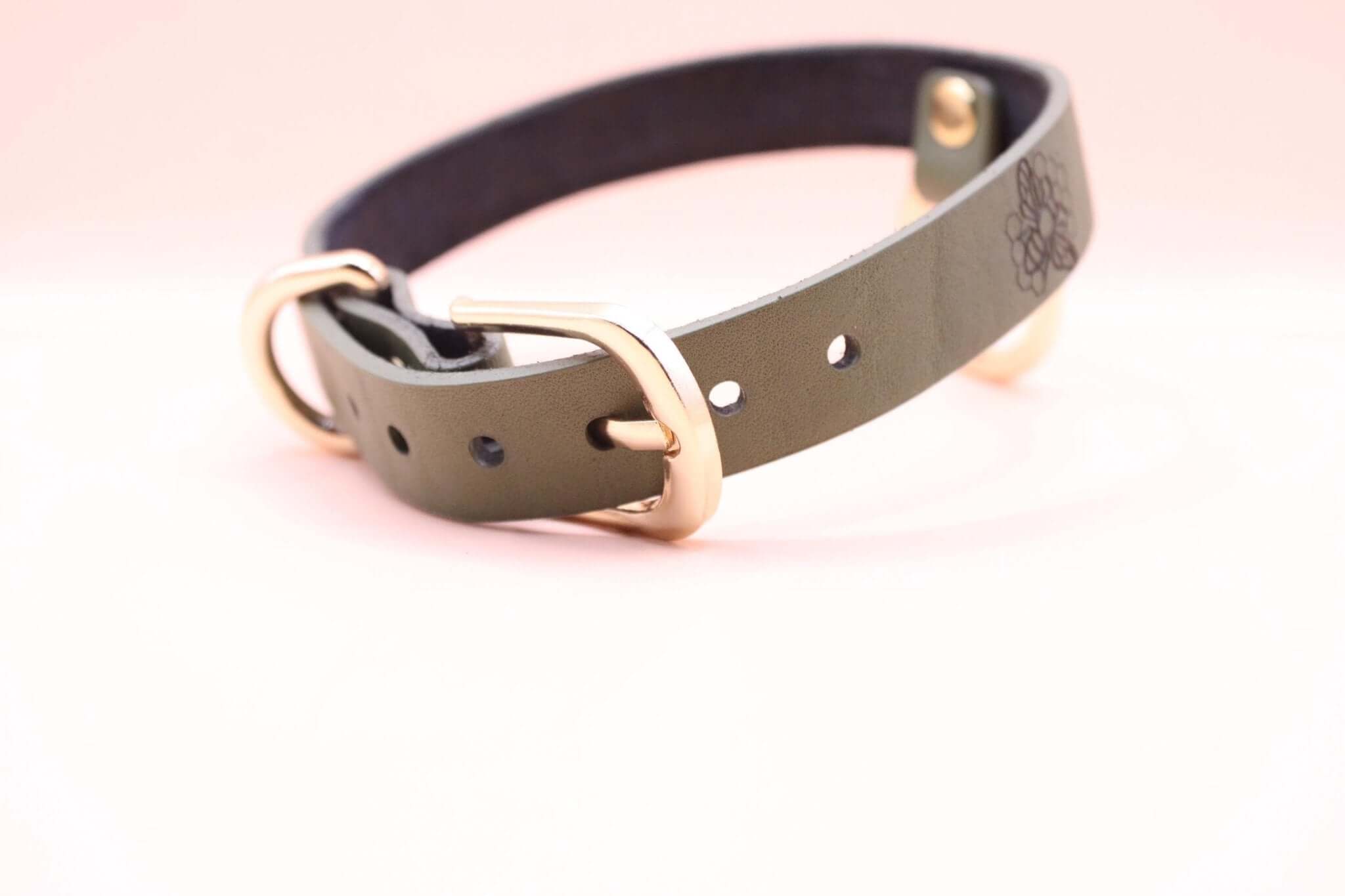 Honeycomb BDSM collar in leather with gold O-ring, ideal submissive jewelry for daily wear or bondage play.